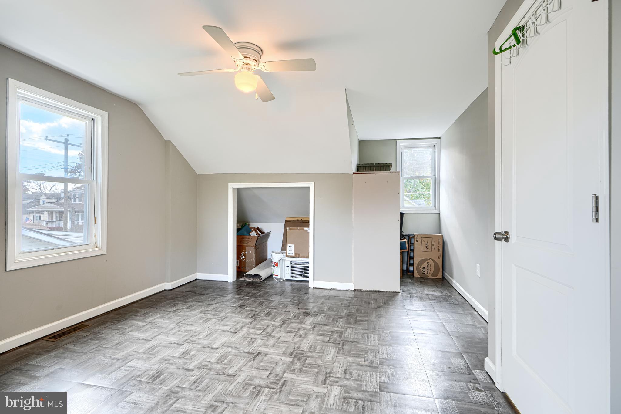 WOODSIDE - Residential