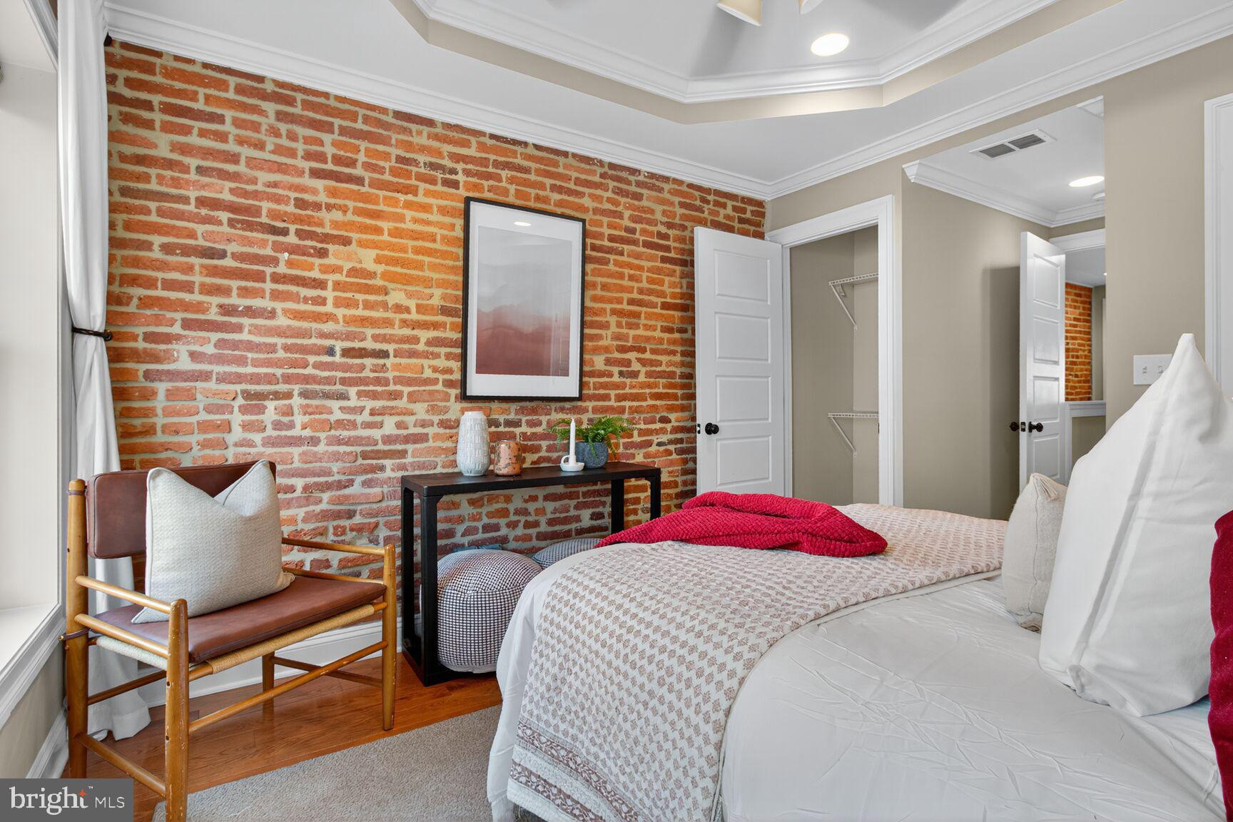 LOCUST POINT - Residential