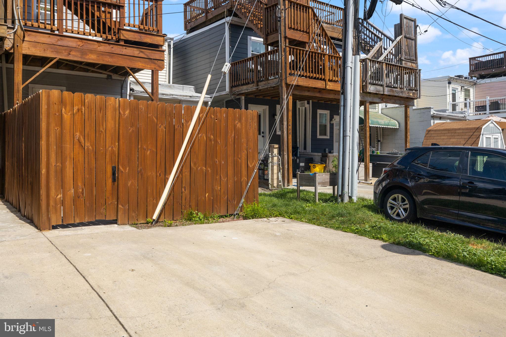 LOCUST POINT - Residential