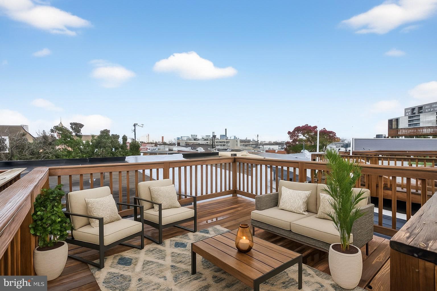 LOCUST POINT - Residential