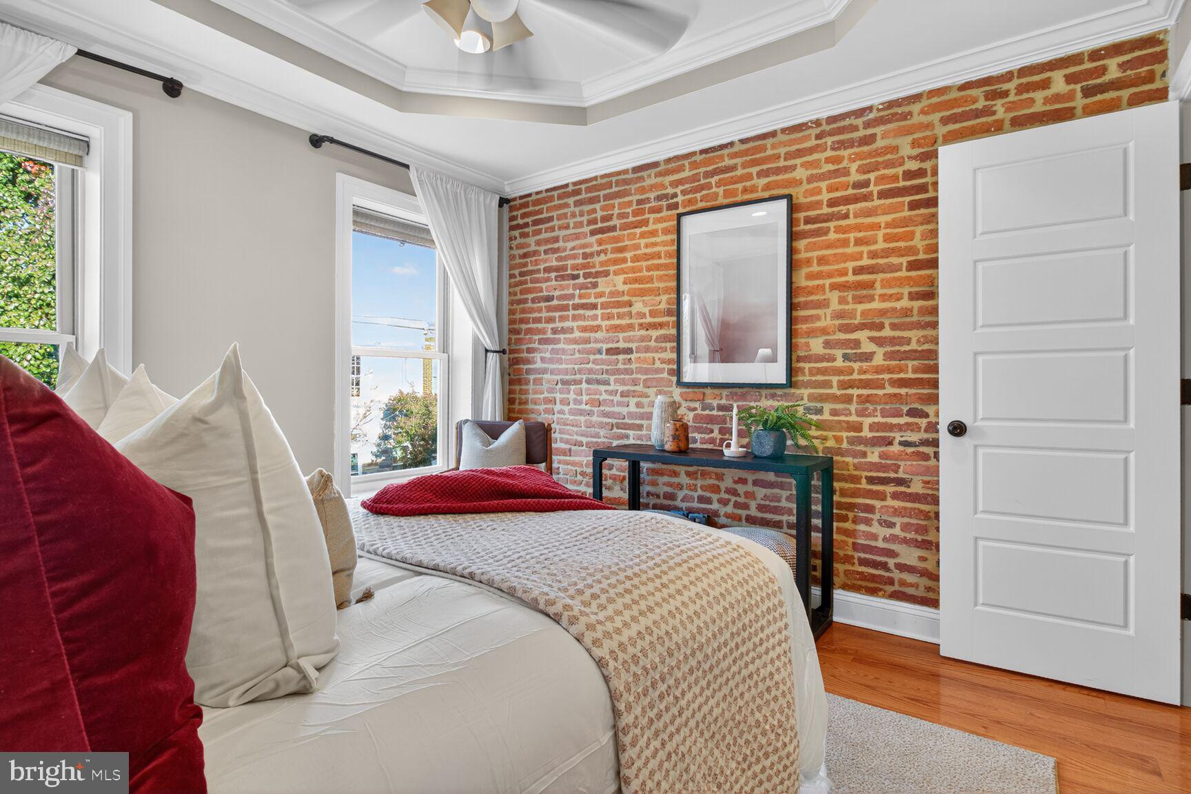 LOCUST POINT - Residential