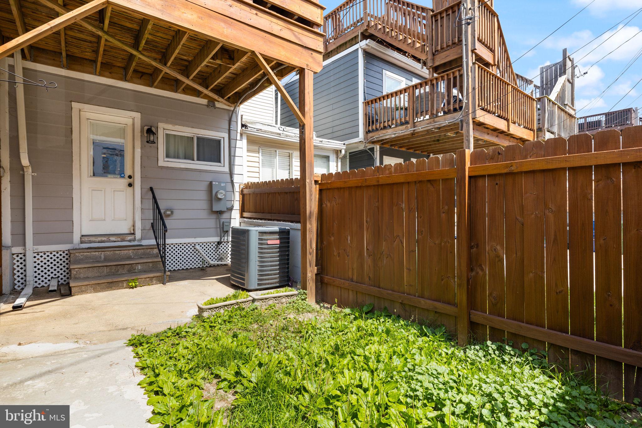 LOCUST POINT - Residential