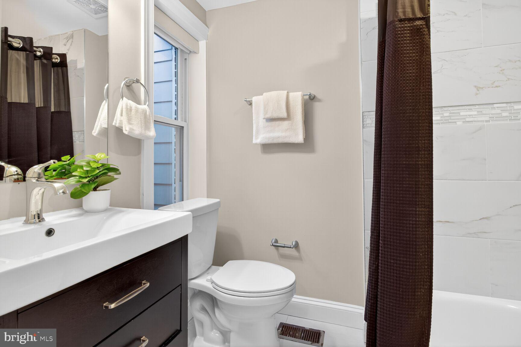 LOCUST POINT - Residential