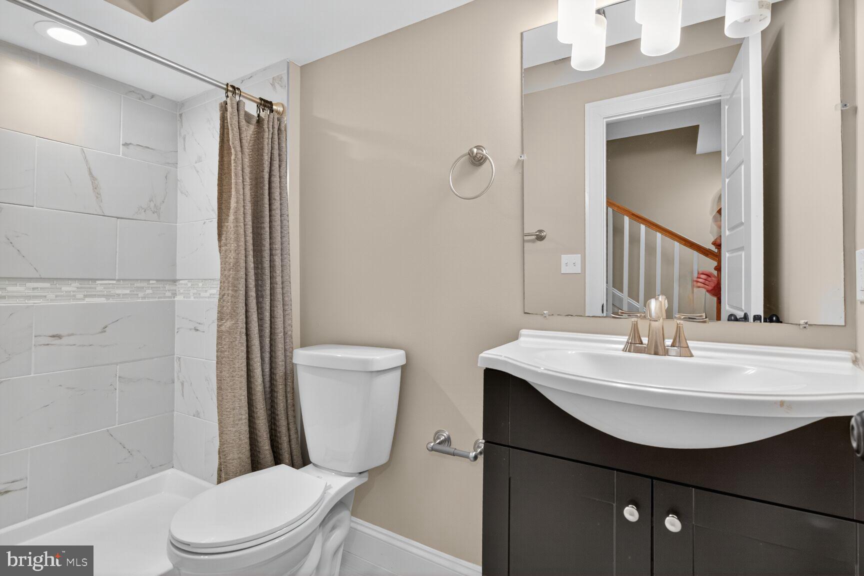 LOCUST POINT - Residential