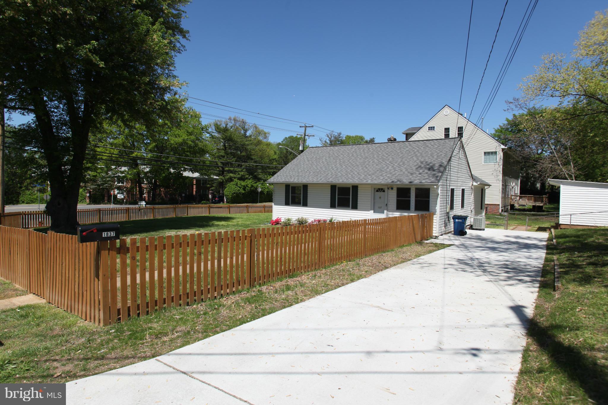 PIMMIT HILLS - Residential Lease