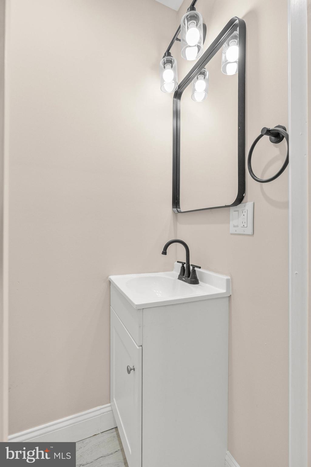 WEST OAK LANE - Residential Lease