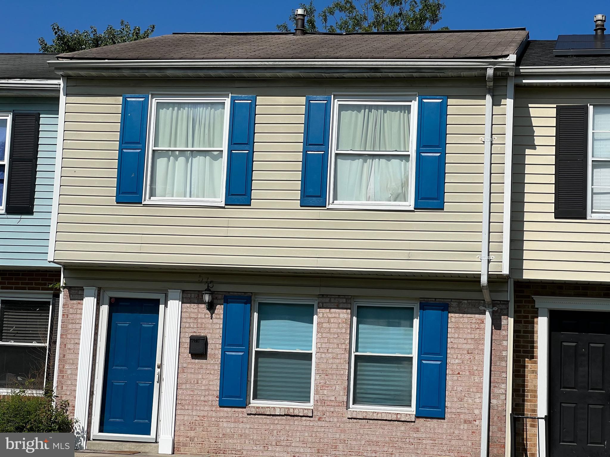 575 JAMESTOWN COURT