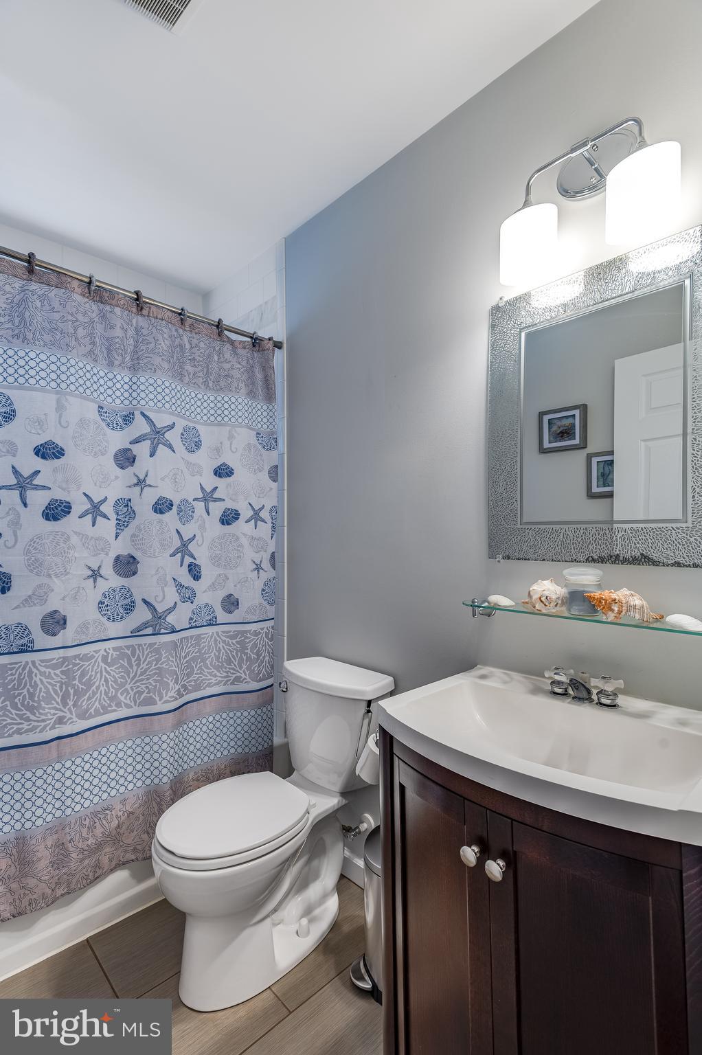 WOODLAND BEACH - Residential