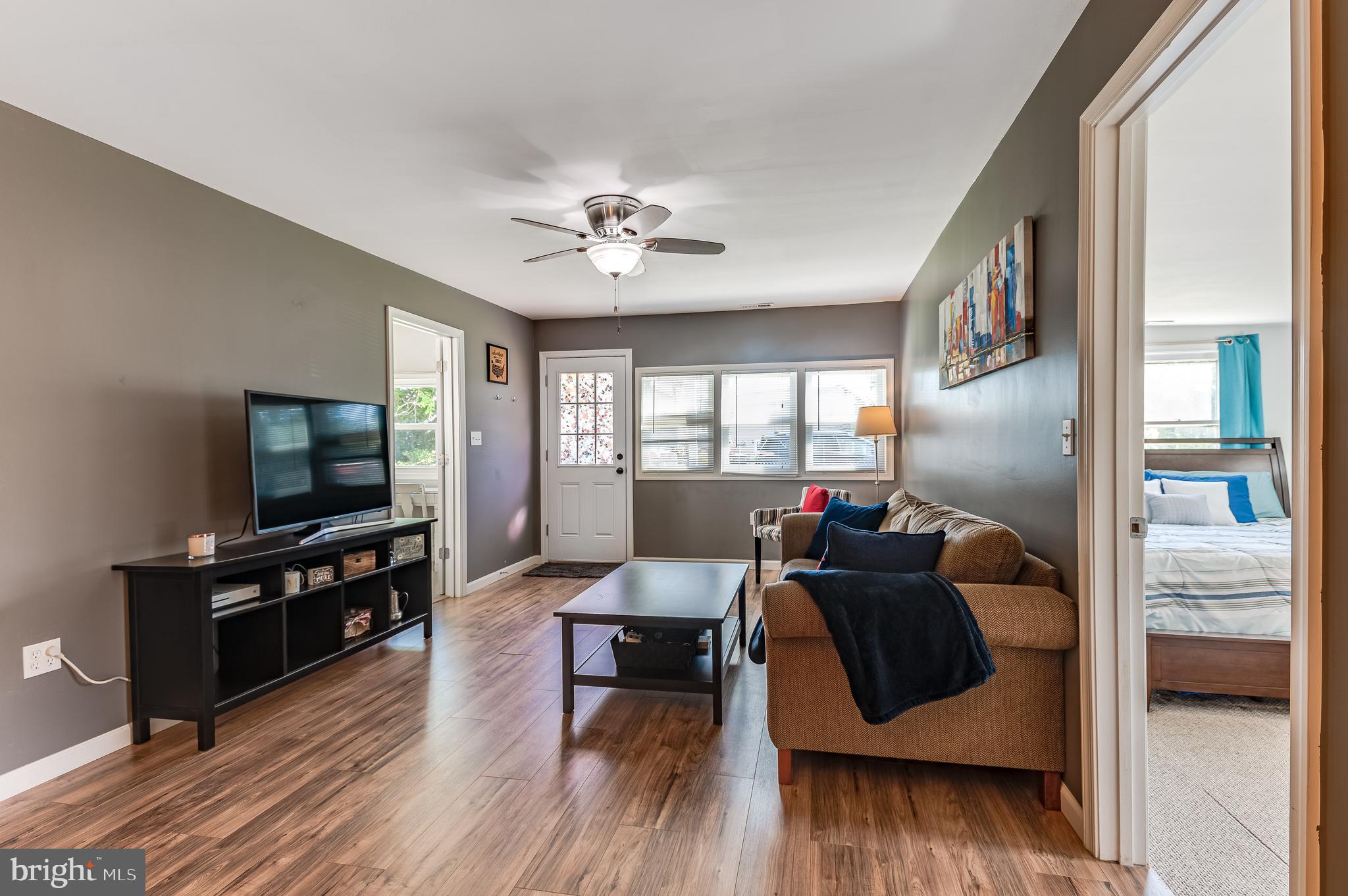 WOODLAND BEACH - Residential