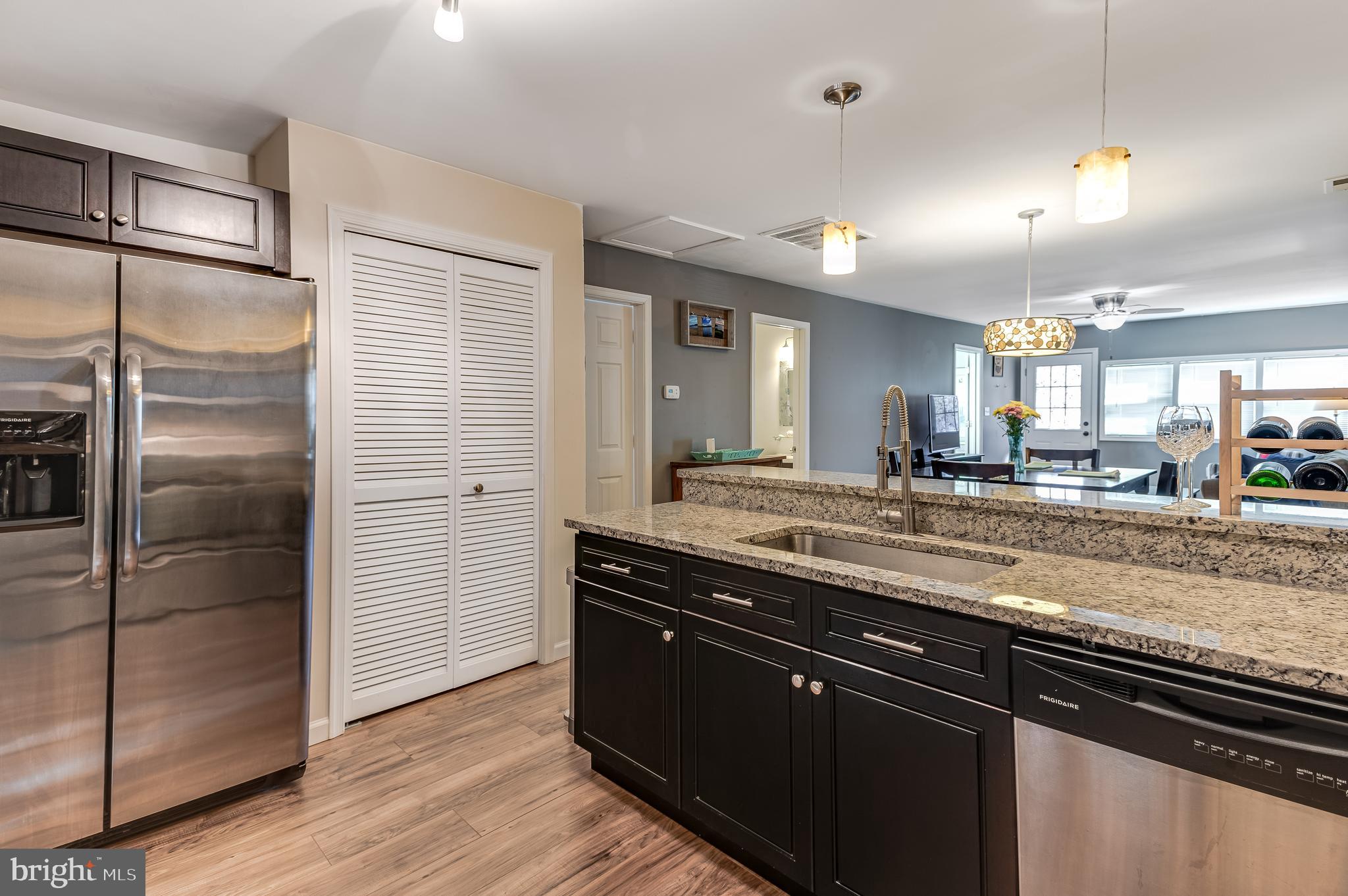 WOODLAND BEACH - Residential