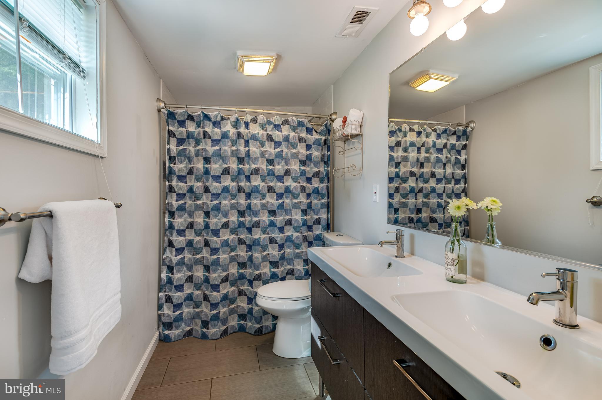 WOODLAND BEACH - Residential