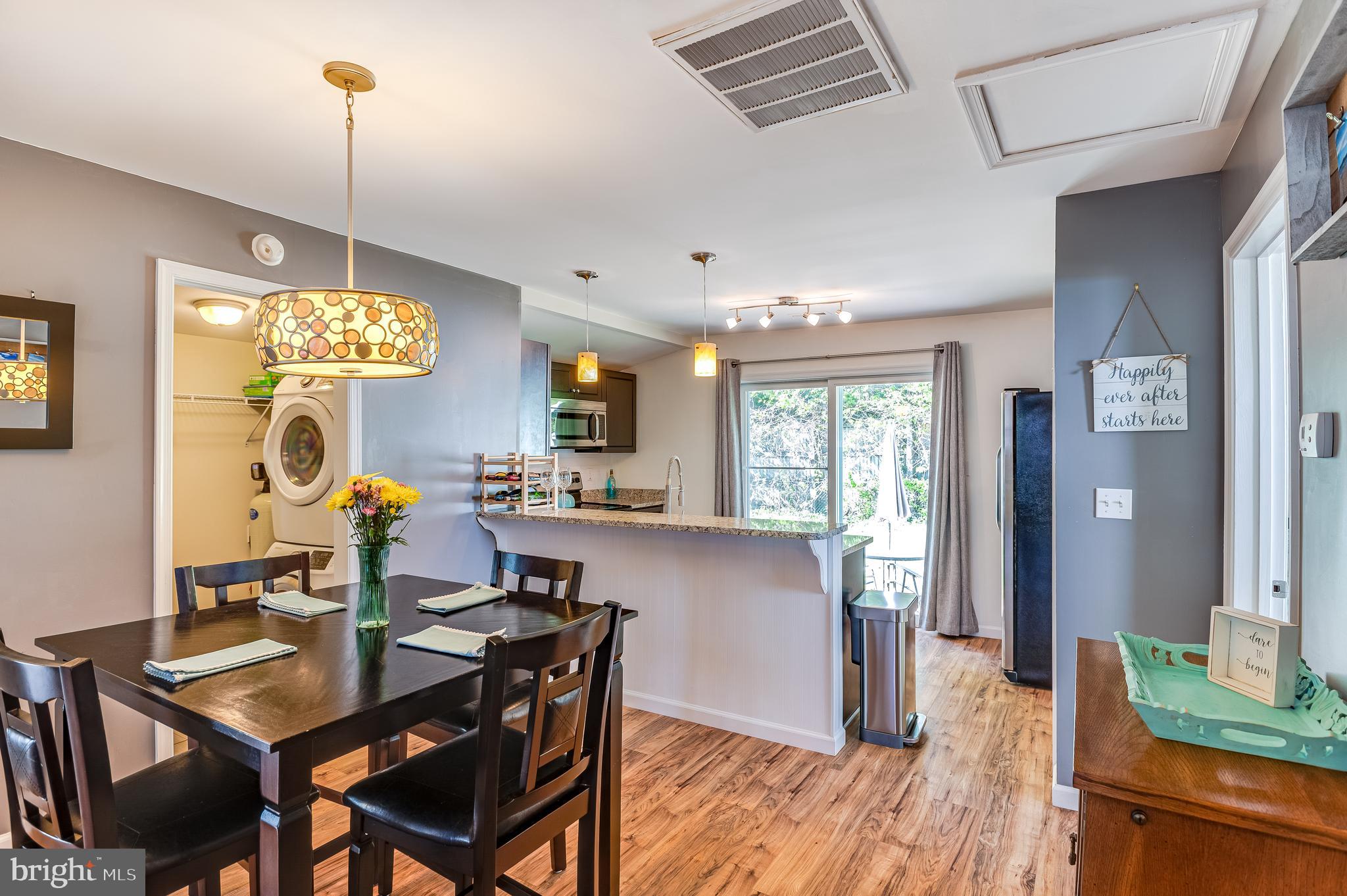 WOODLAND BEACH - Residential