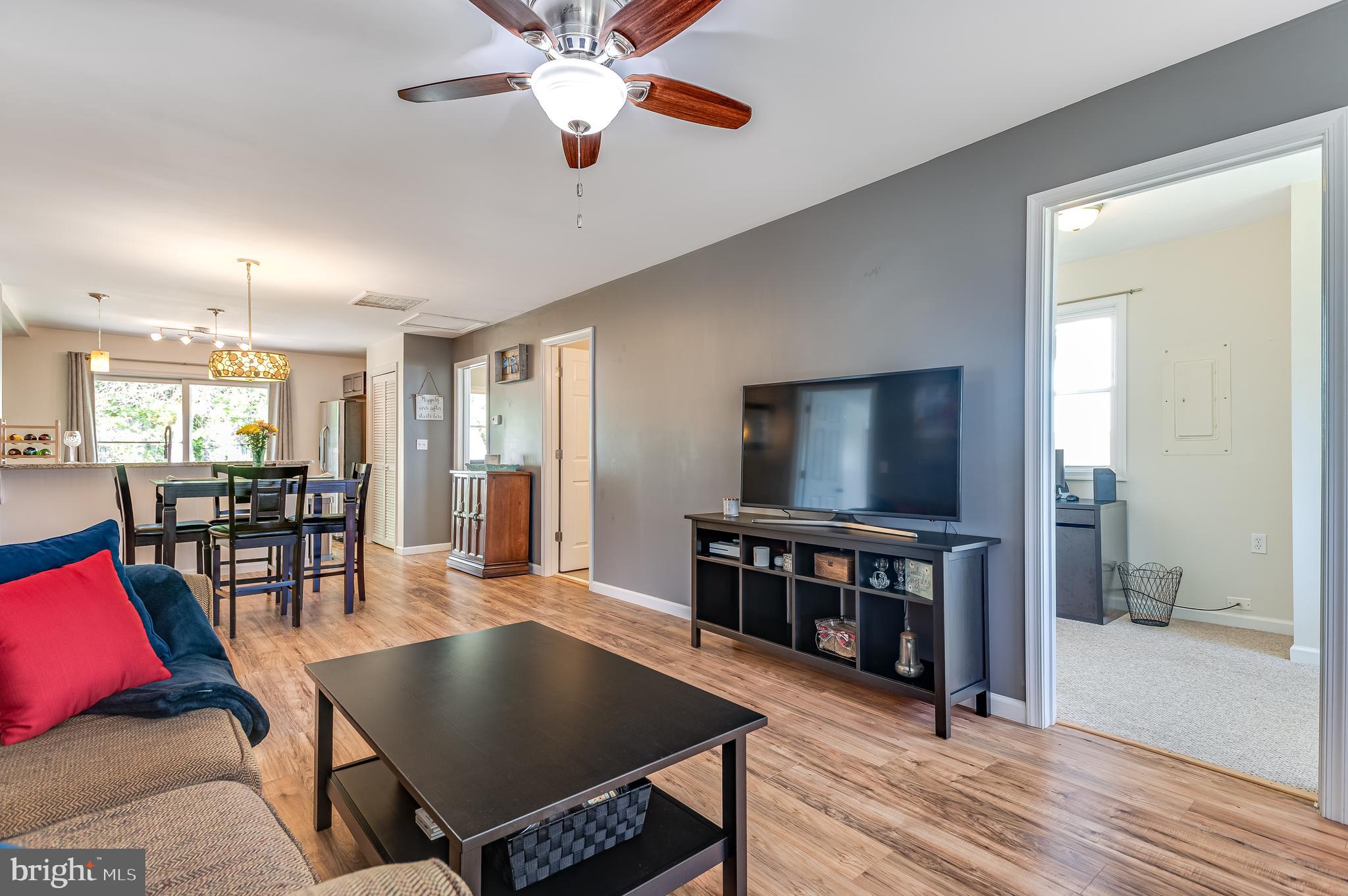 WOODLAND BEACH - Residential