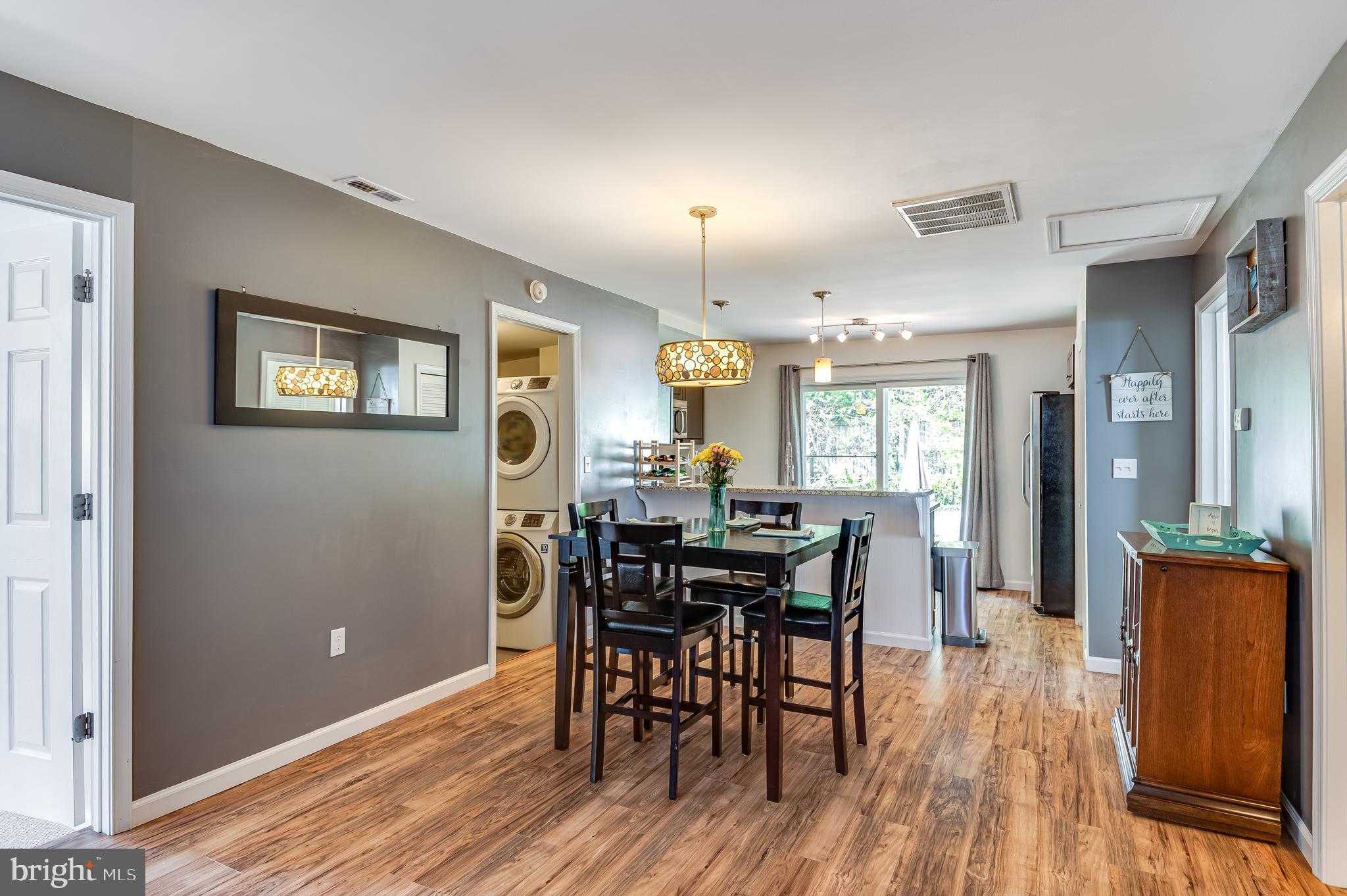 WOODLAND BEACH - Residential