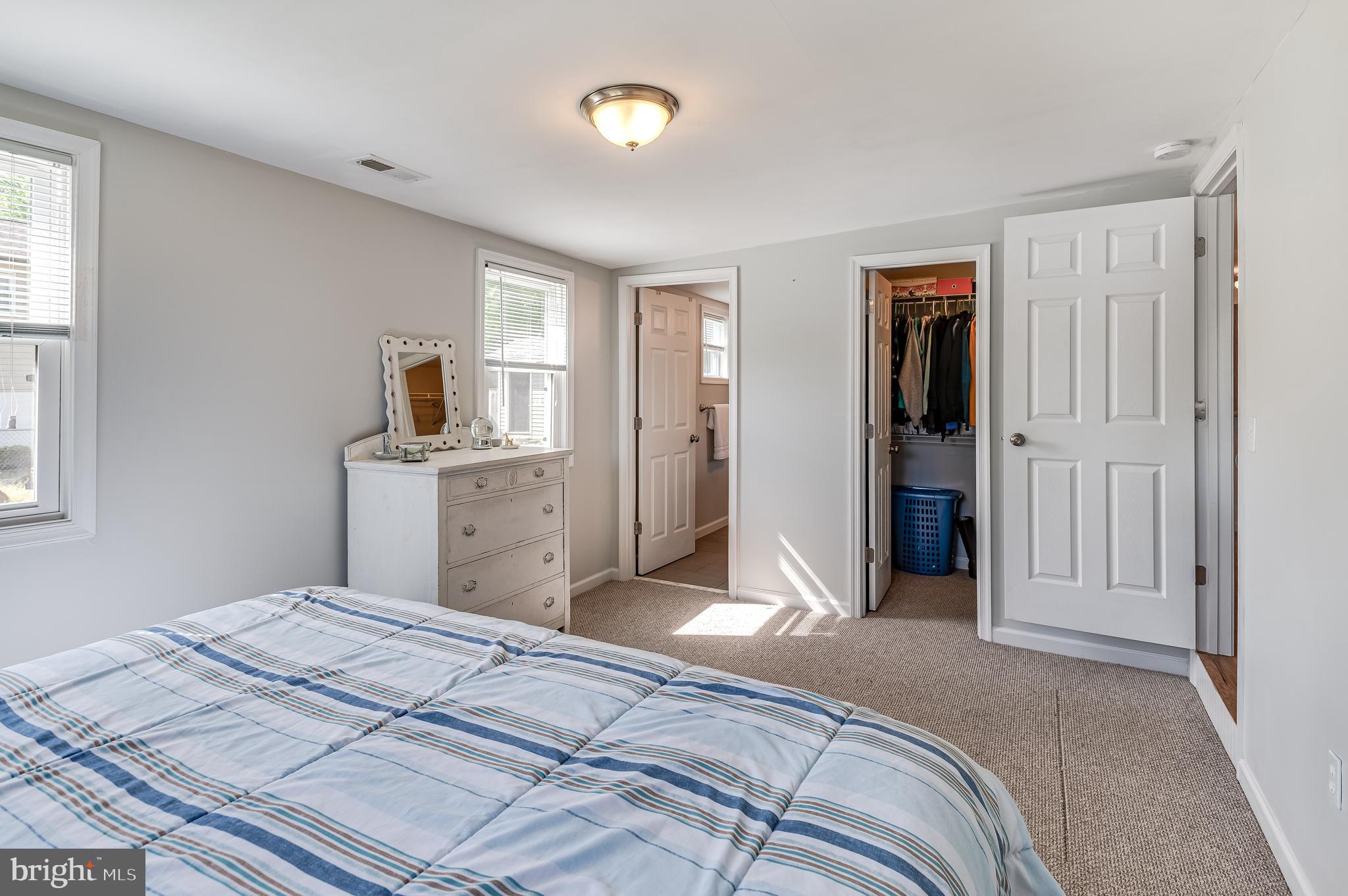 WOODLAND BEACH - Residential