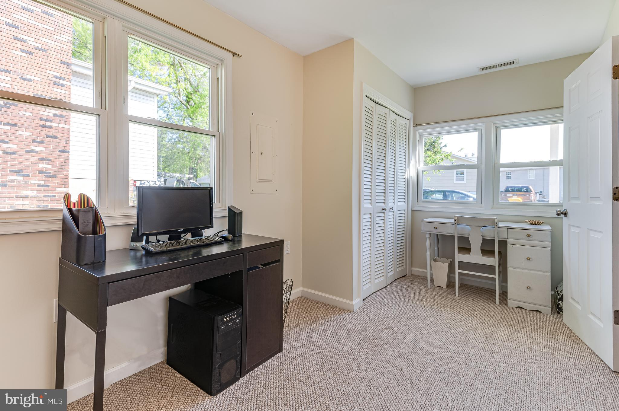 WOODLAND BEACH - Residential