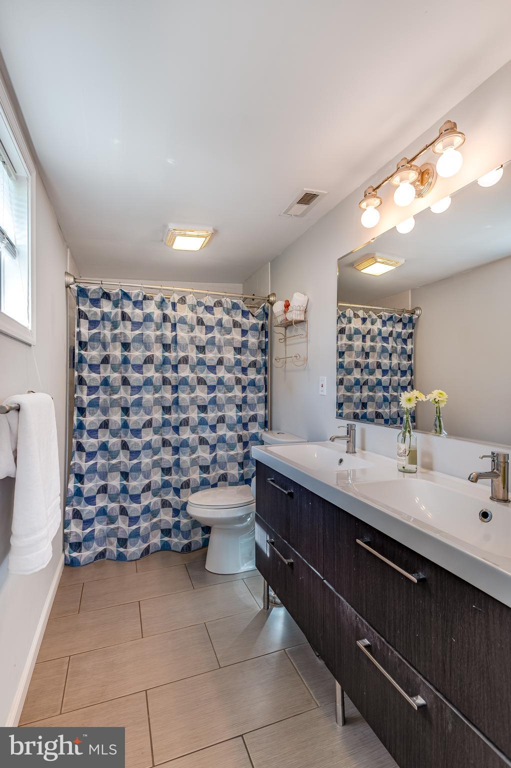 WOODLAND BEACH - Residential