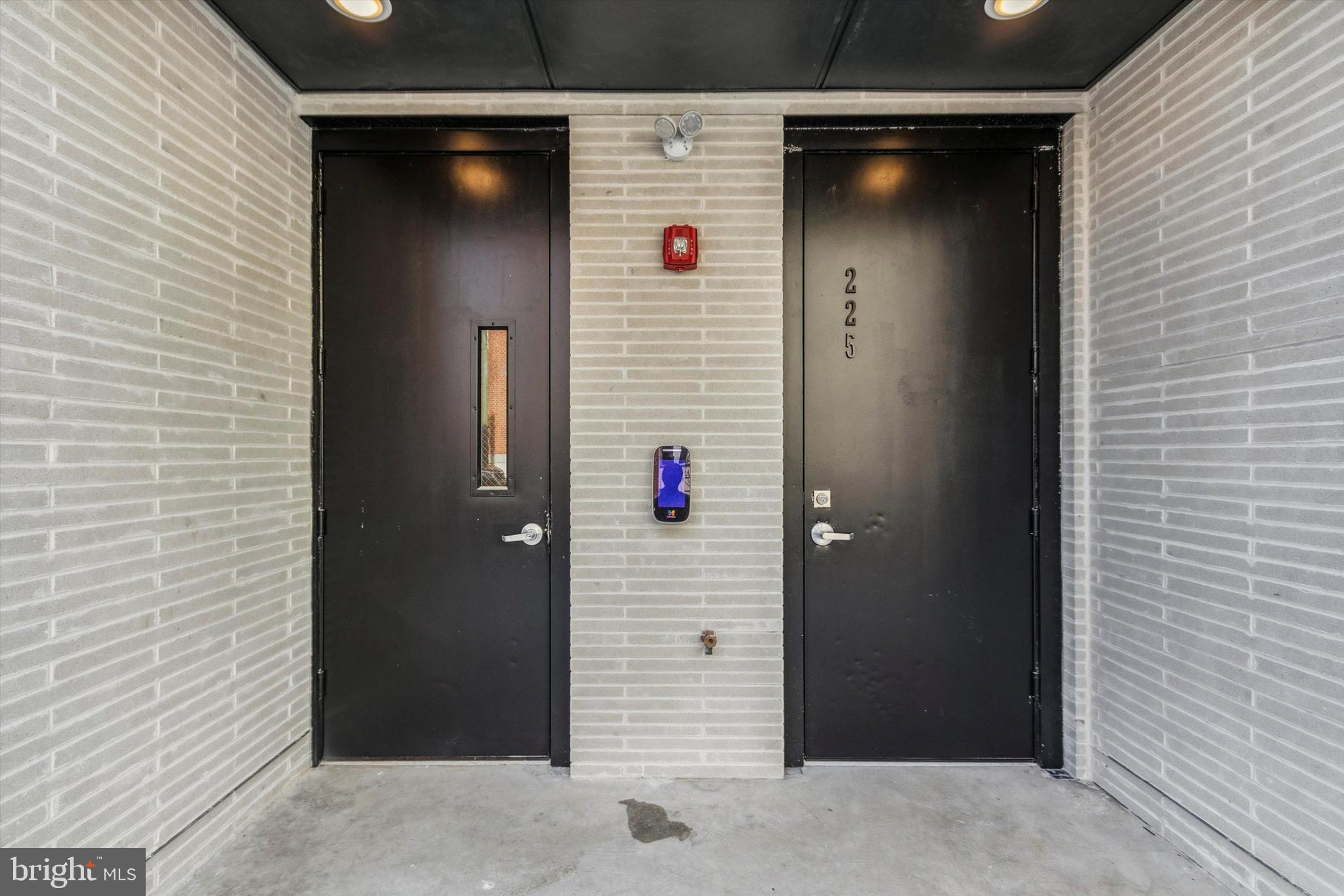 CHINATOWN - Residential Lease