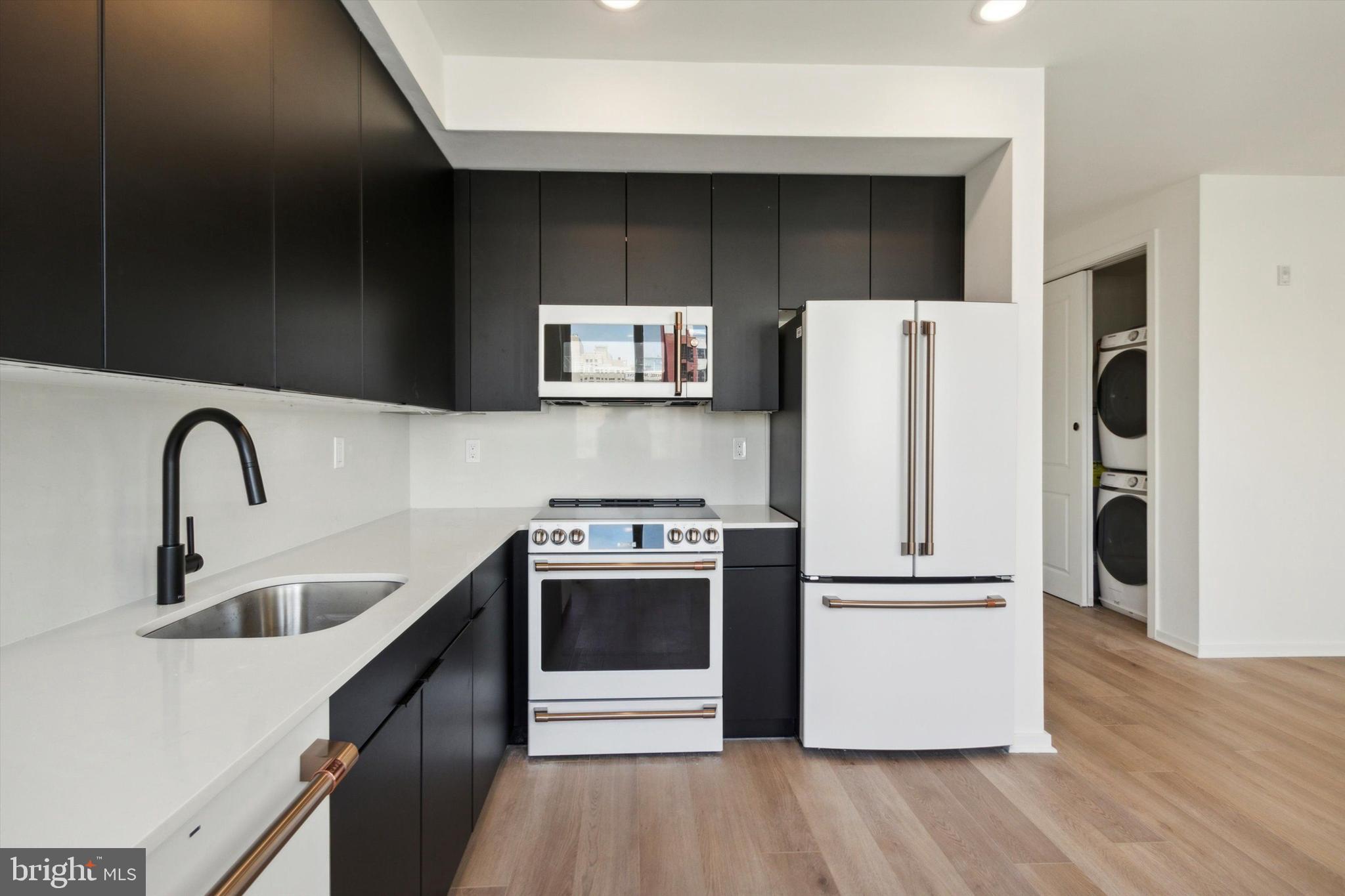 CHINATOWN - Residential Lease