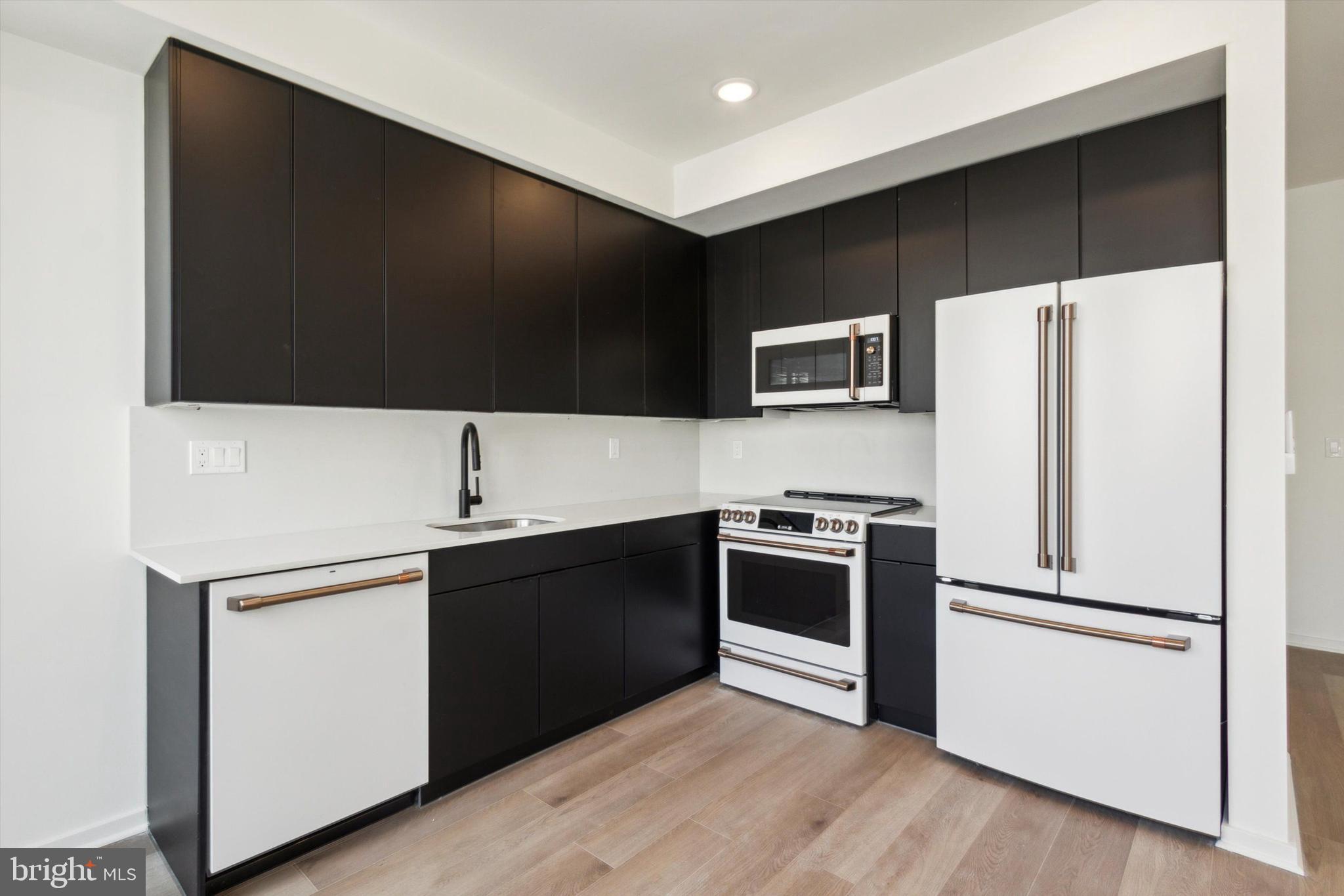 CHINATOWN - Residential Lease