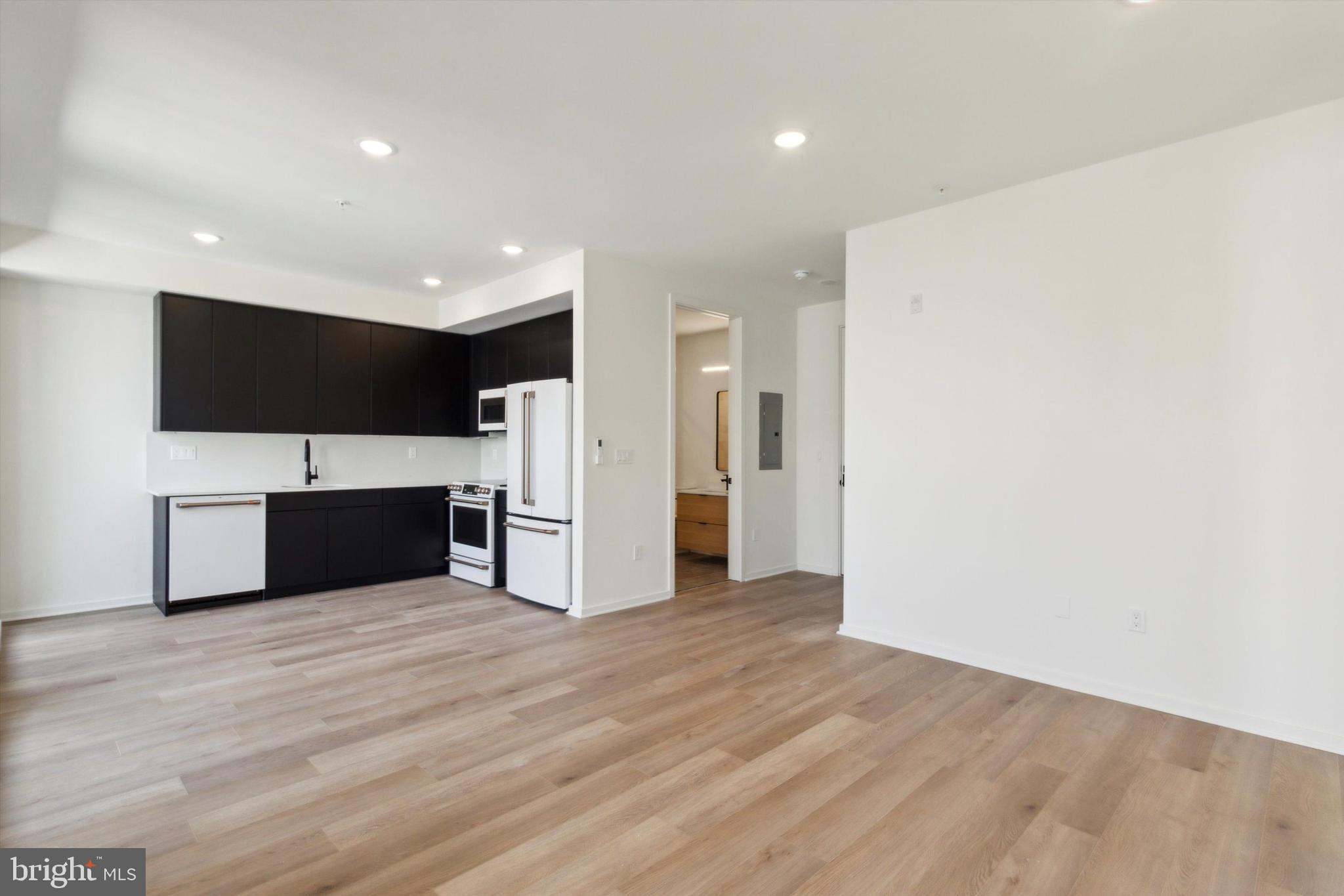 CHINATOWN - Residential Lease