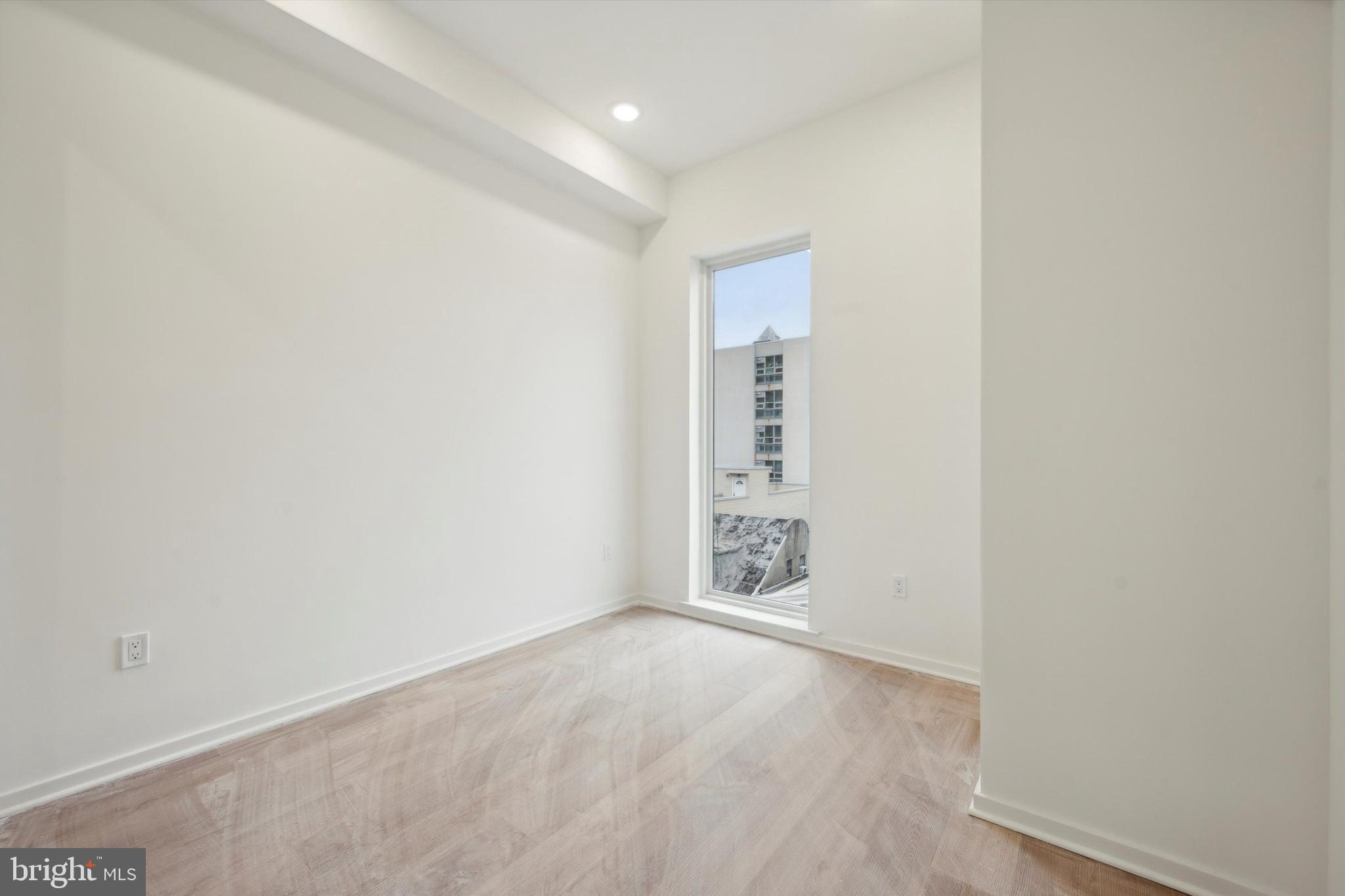 CHINATOWN - Residential Lease