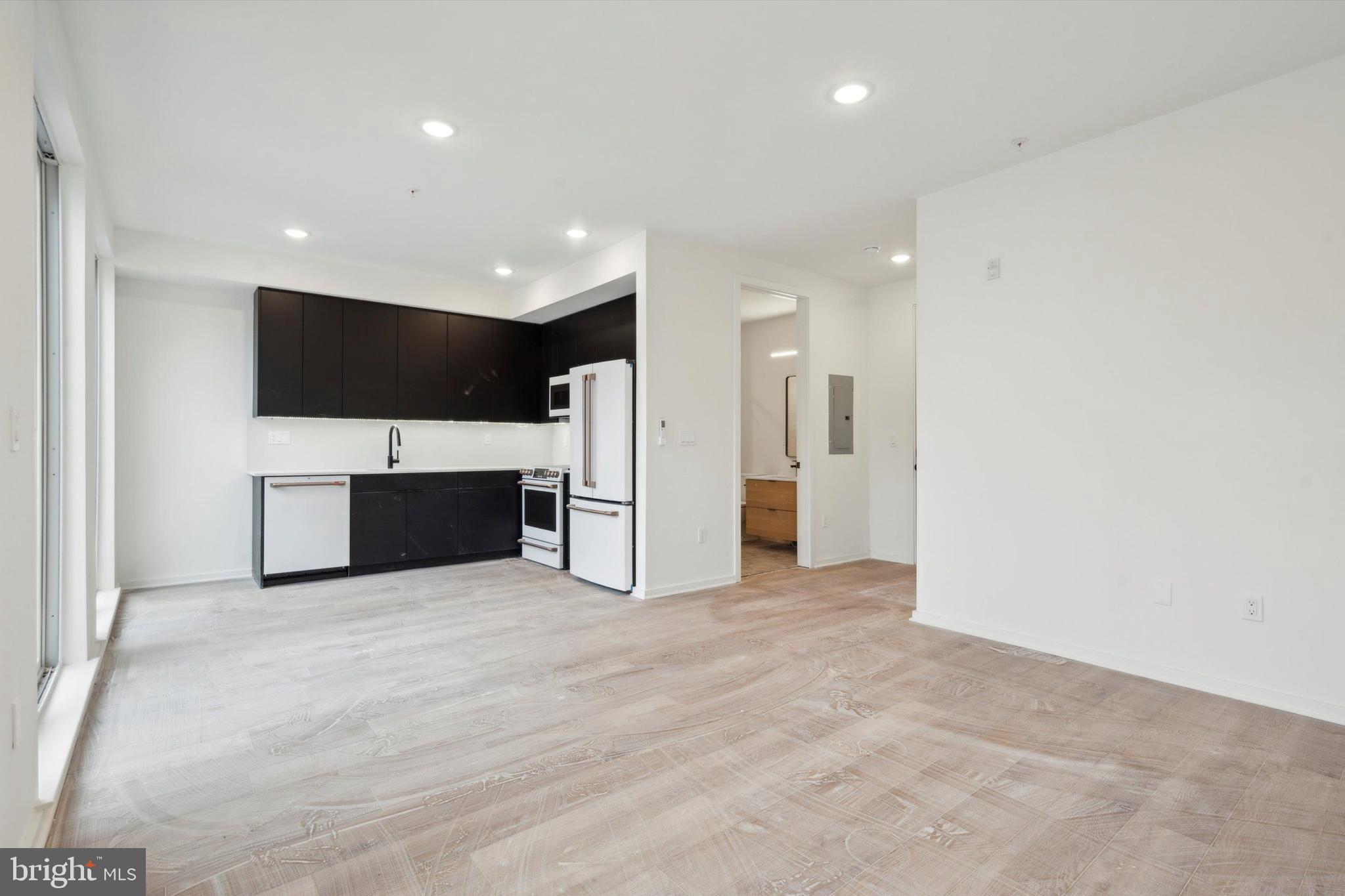 CHINATOWN - Residential Lease