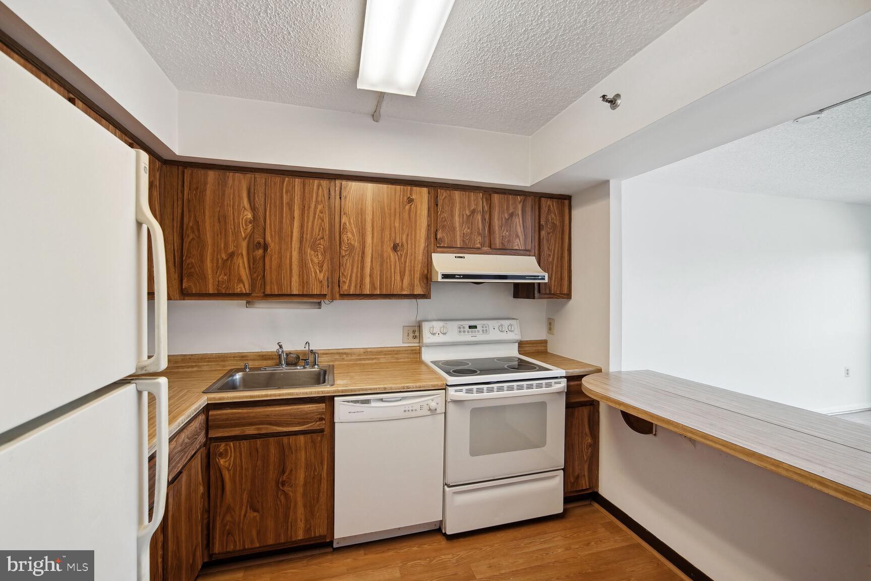 LEISURE WORLD - Residential