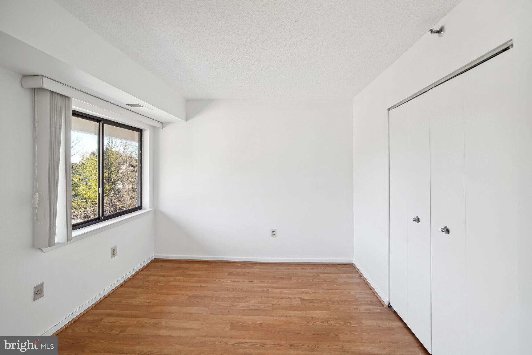 LEISURE WORLD - Residential