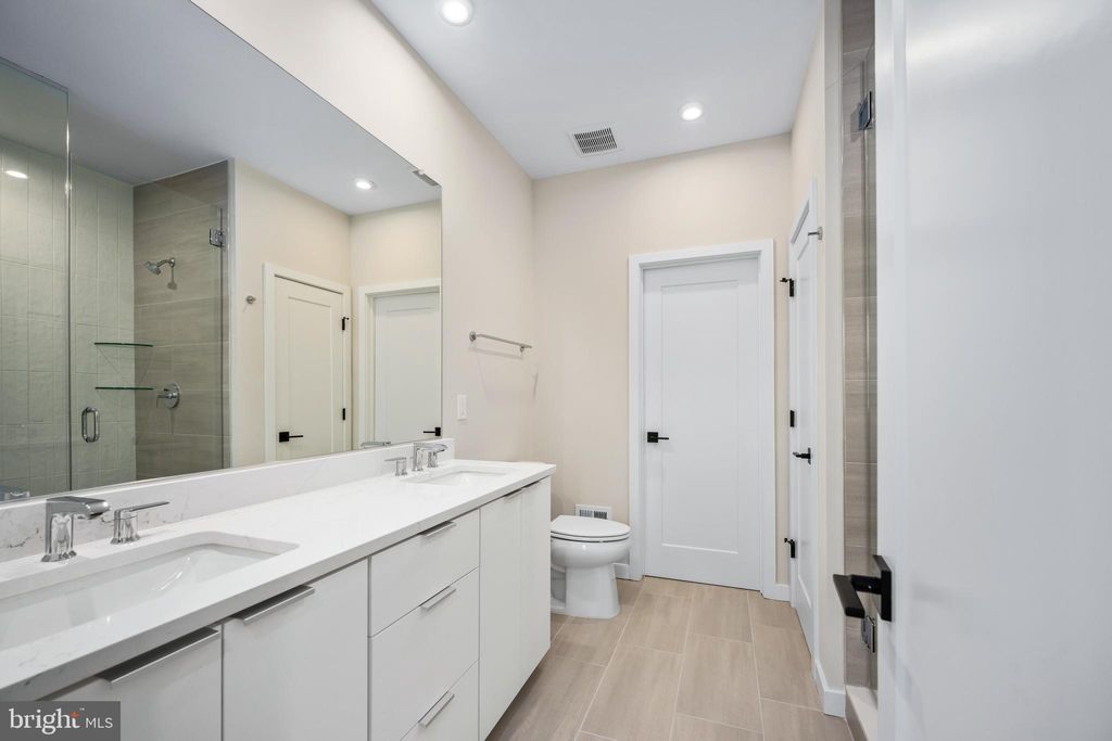 listing image 0