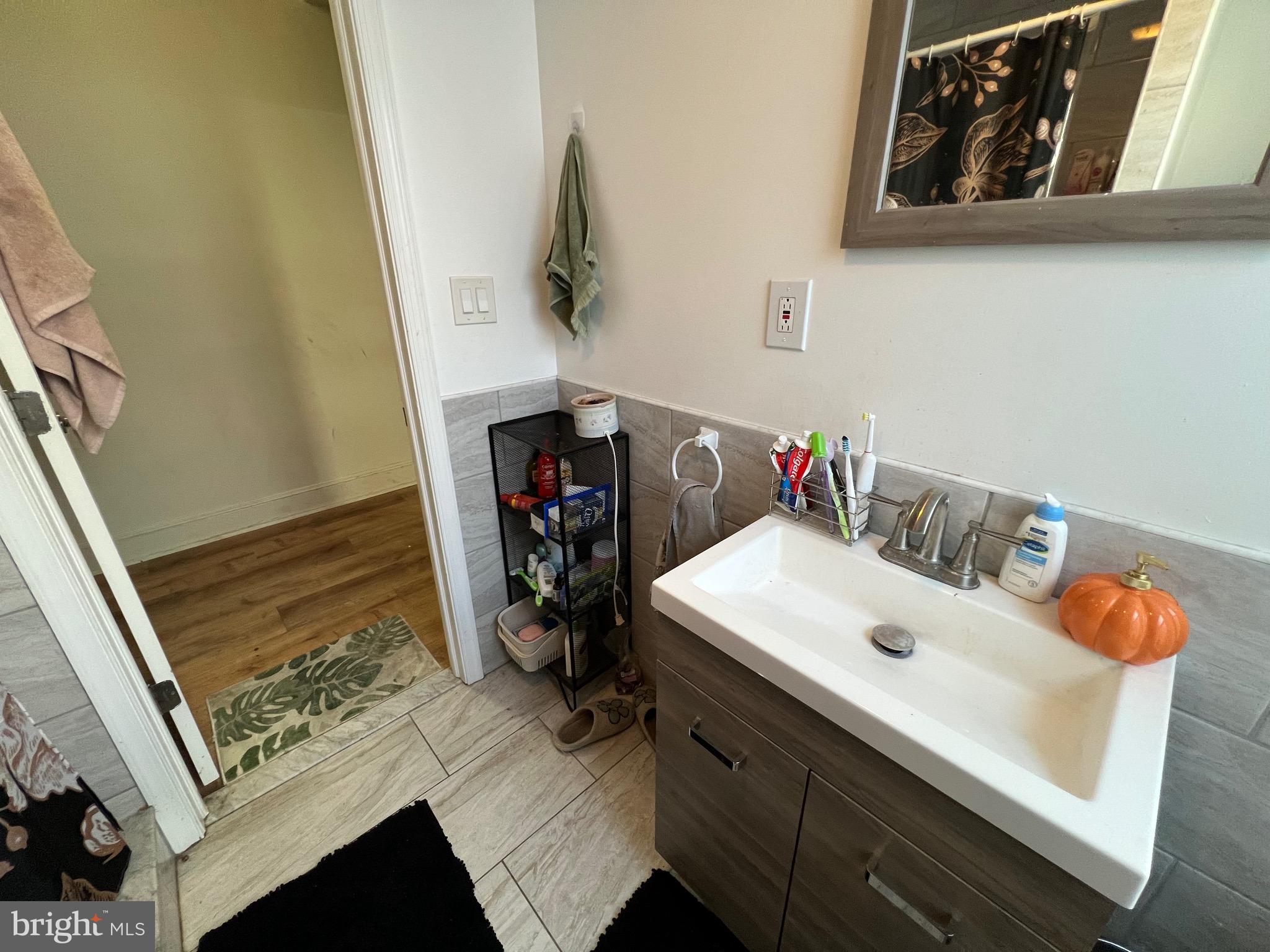 TEMPLE UNIVERSITY - Residential Lease