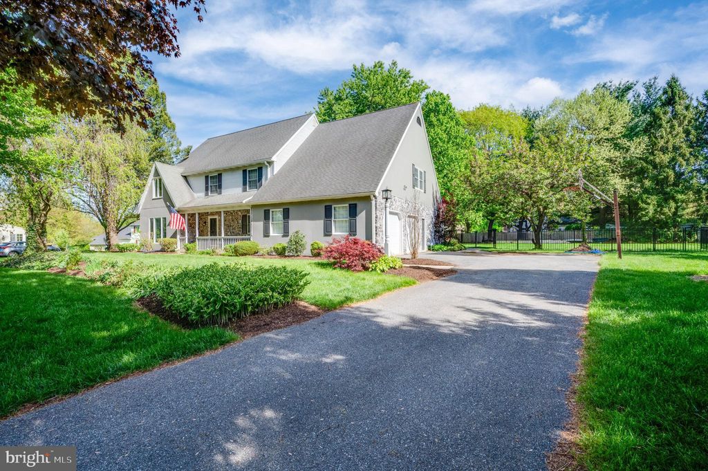 Photo of 510 Greenhowe Drive, LITITZ, PA 17543 (MLS # PALA2068136)