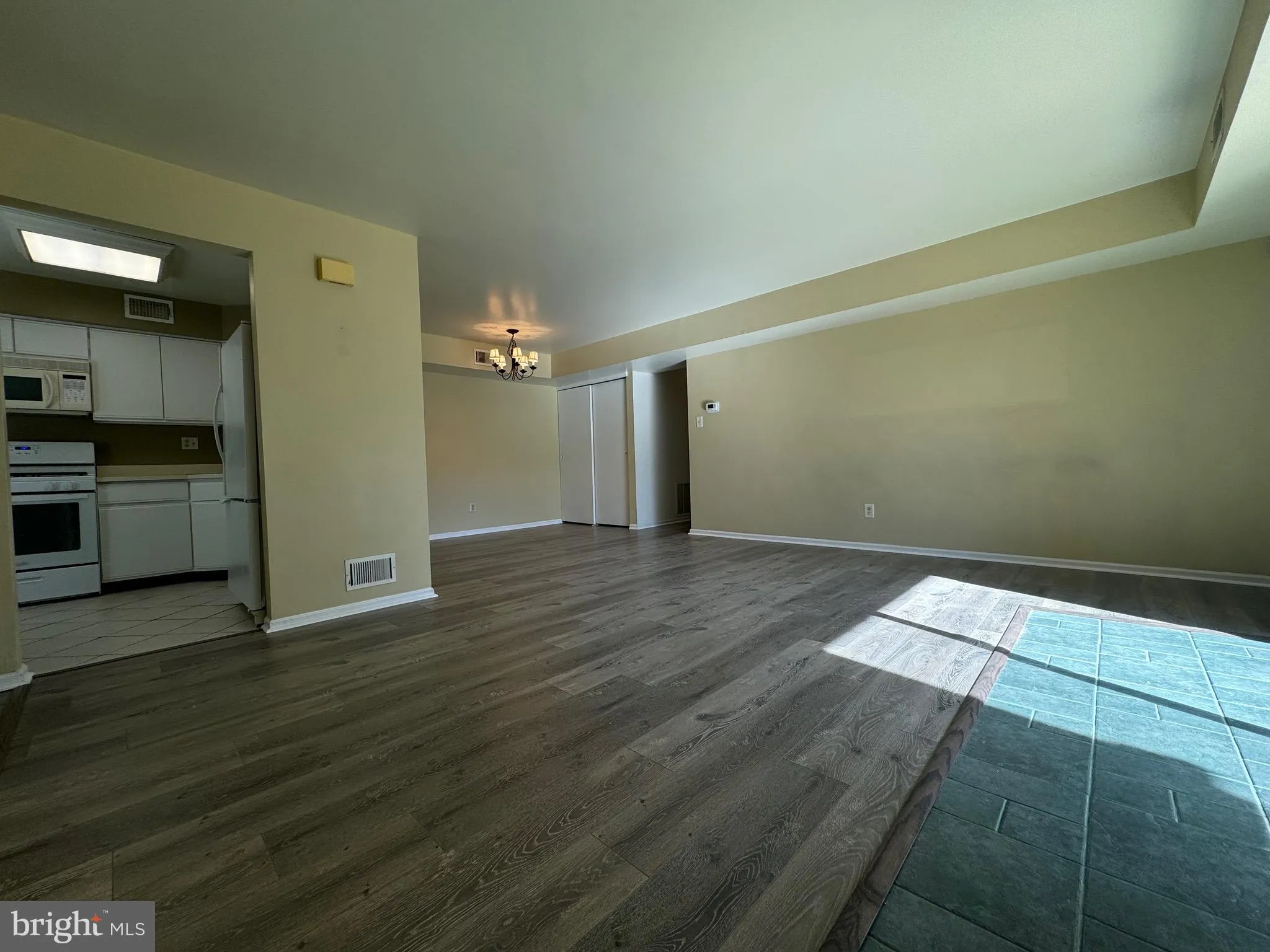 Southampton, Pennsylvania 18966, United States, 2 Bedrooms Bedrooms, ,2 BathroomsBathrooms,Residential,Pending,122897