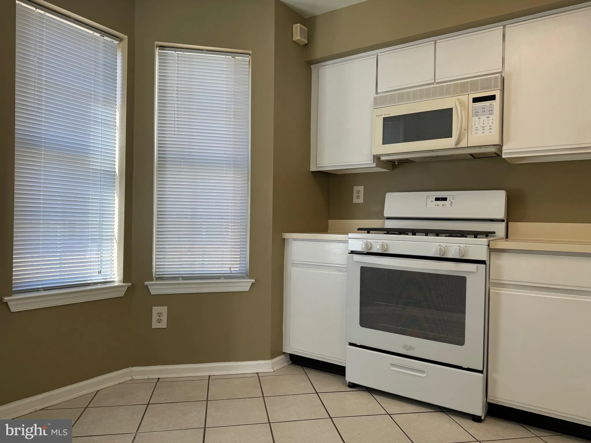 Southampton, Pennsylvania 18966, United States, 2 Bedrooms Bedrooms, ,2 BathroomsBathrooms,Residential,Pending,122897