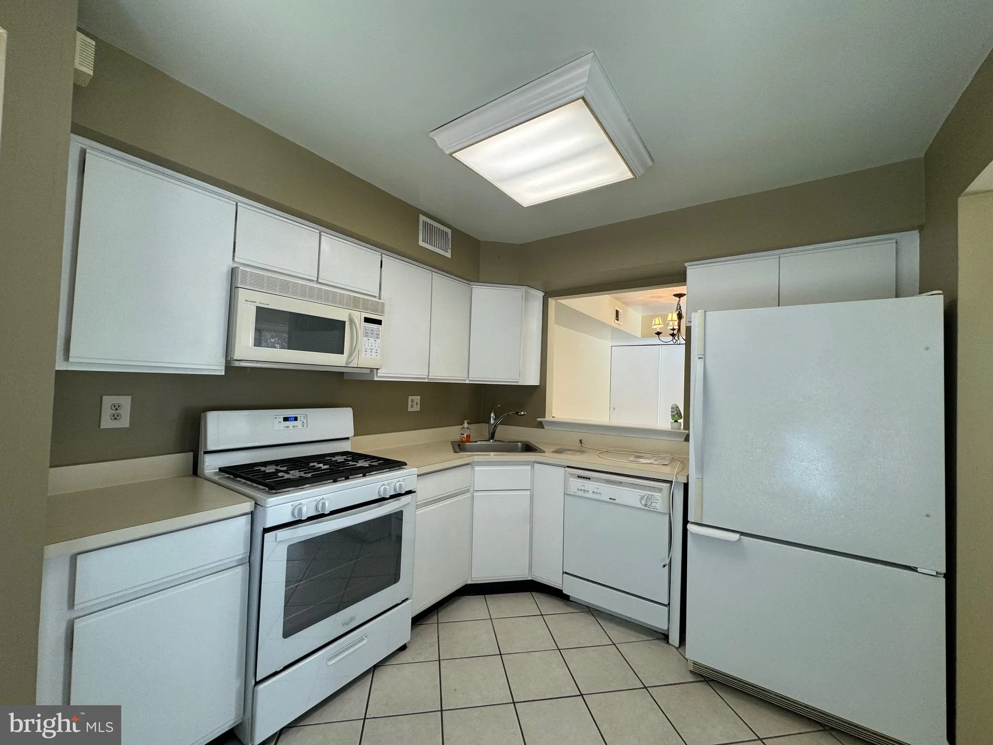 Southampton, Pennsylvania 18966, United States, 2 Bedrooms Bedrooms, ,2 BathroomsBathrooms,Residential,Pending,122897