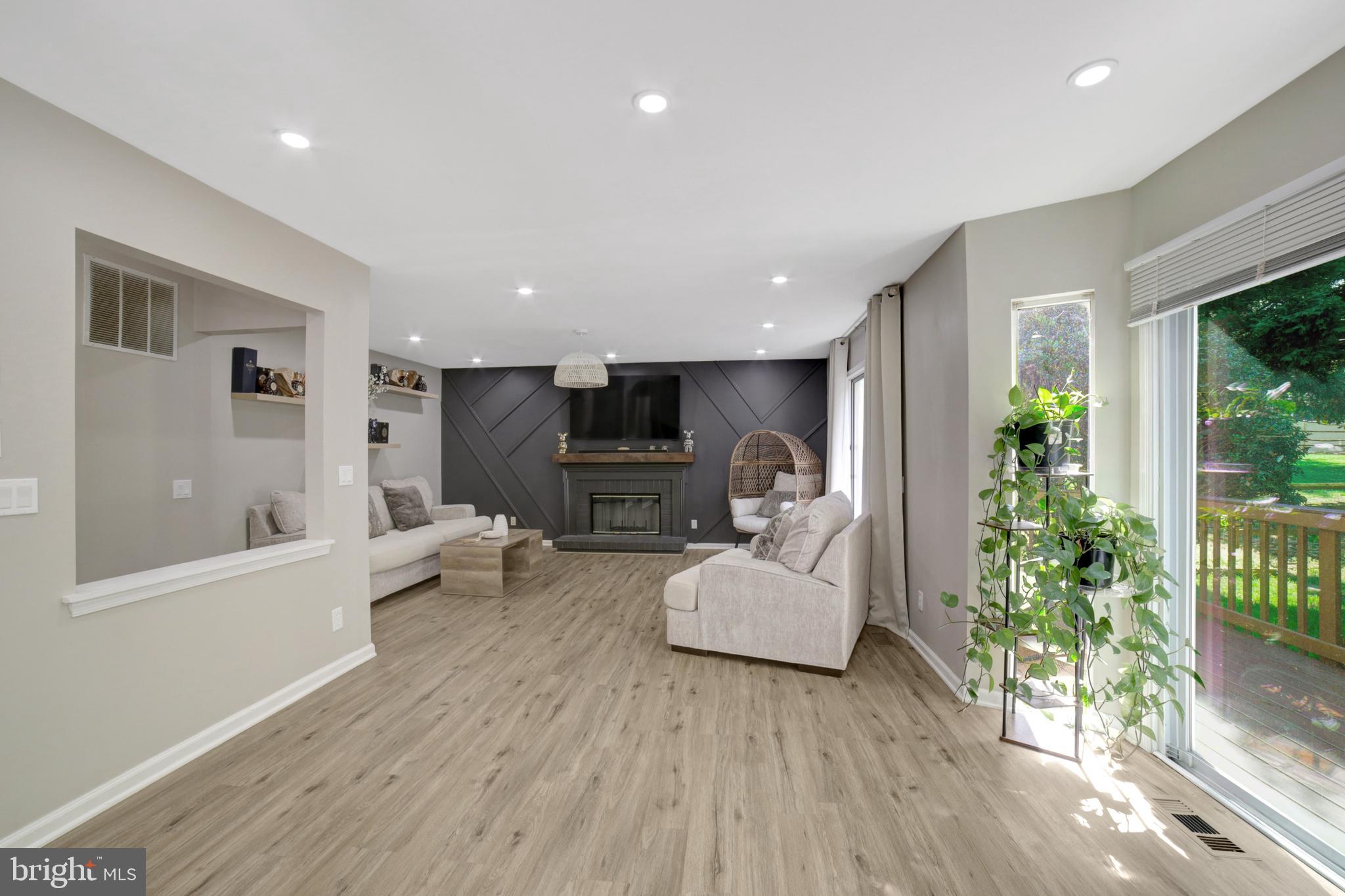 WHITE HALL FOREST - Residential