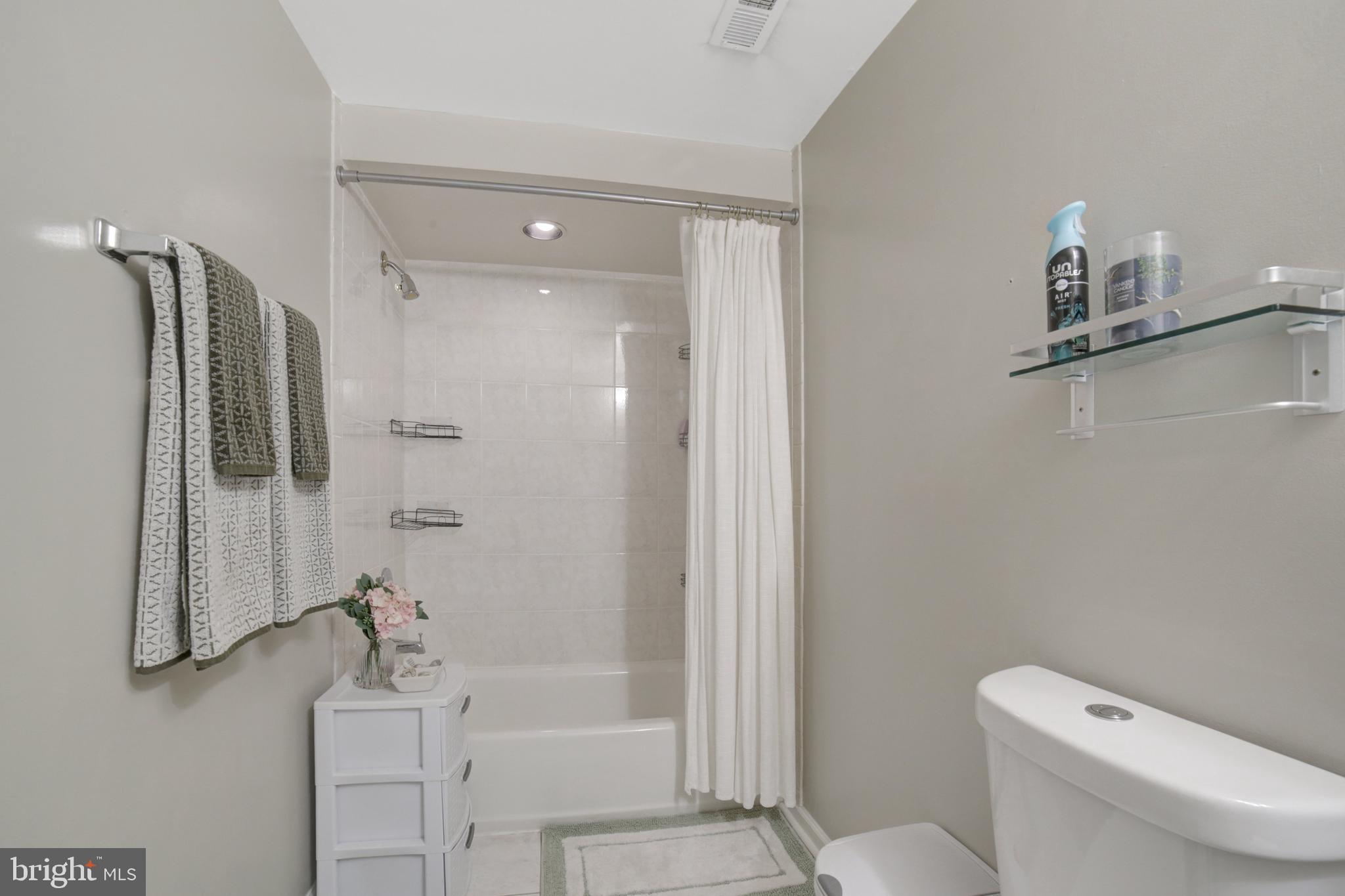 WHITE HALL FOREST - Residential