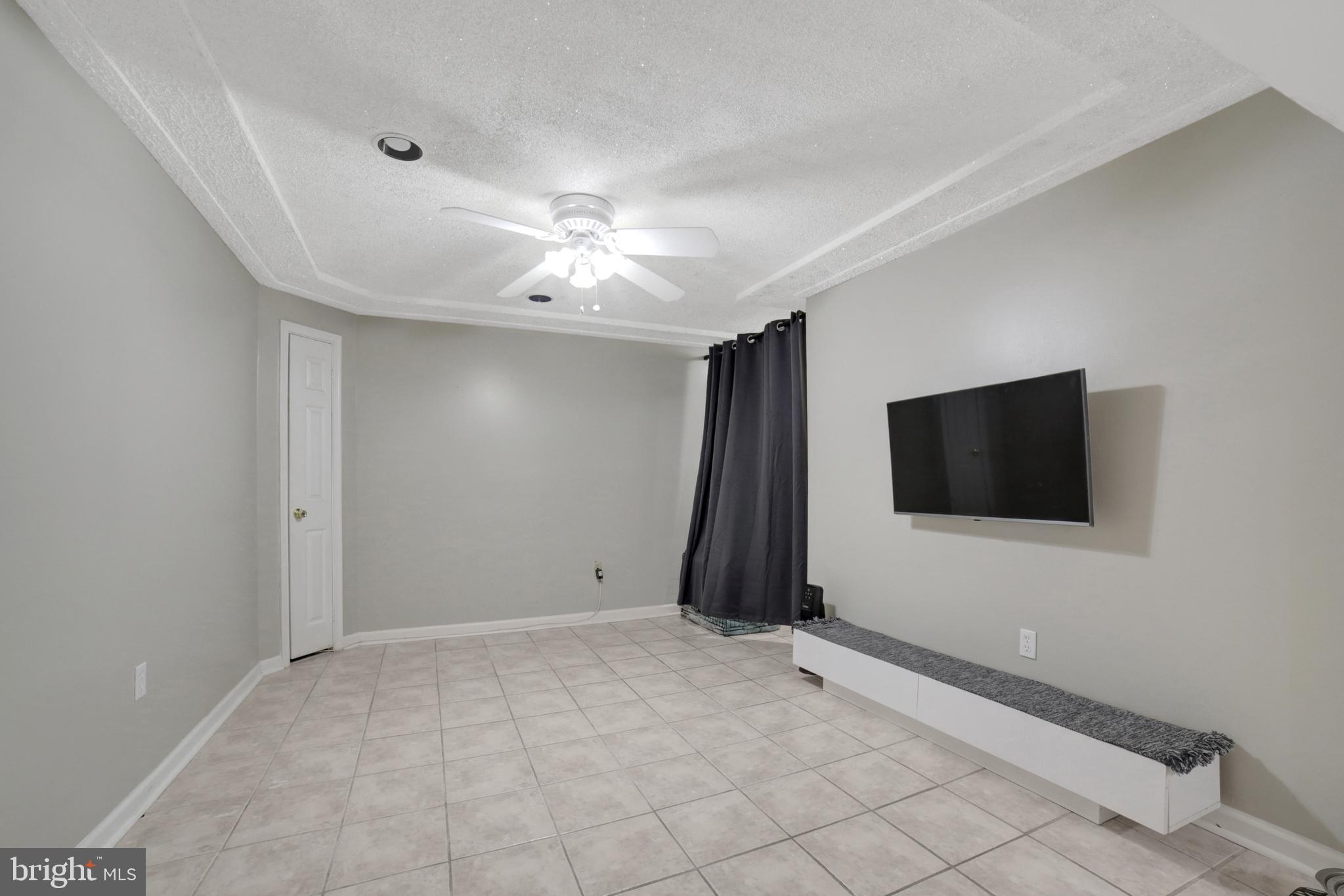 WHITE HALL FOREST - Residential