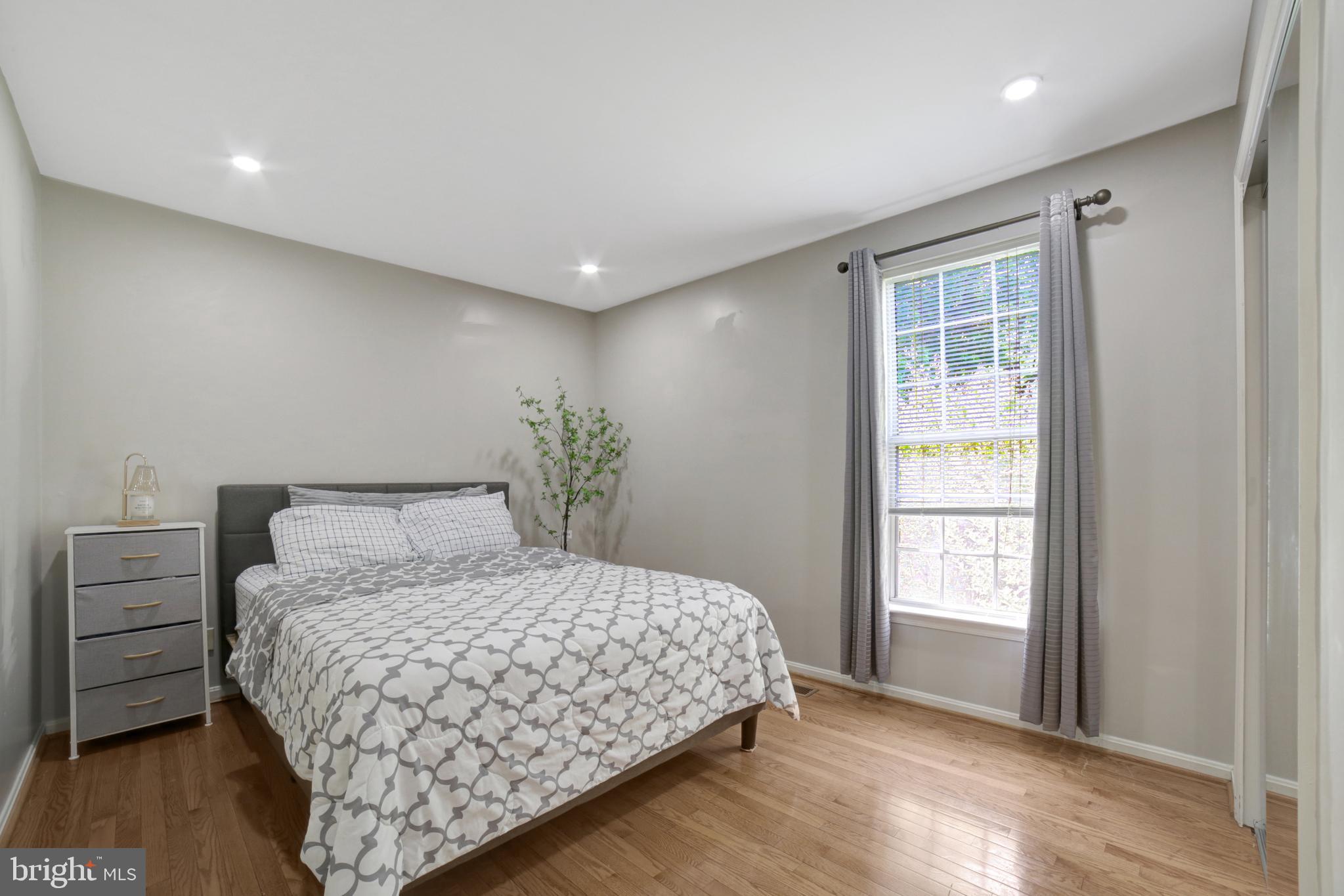 WHITE HALL FOREST - Residential