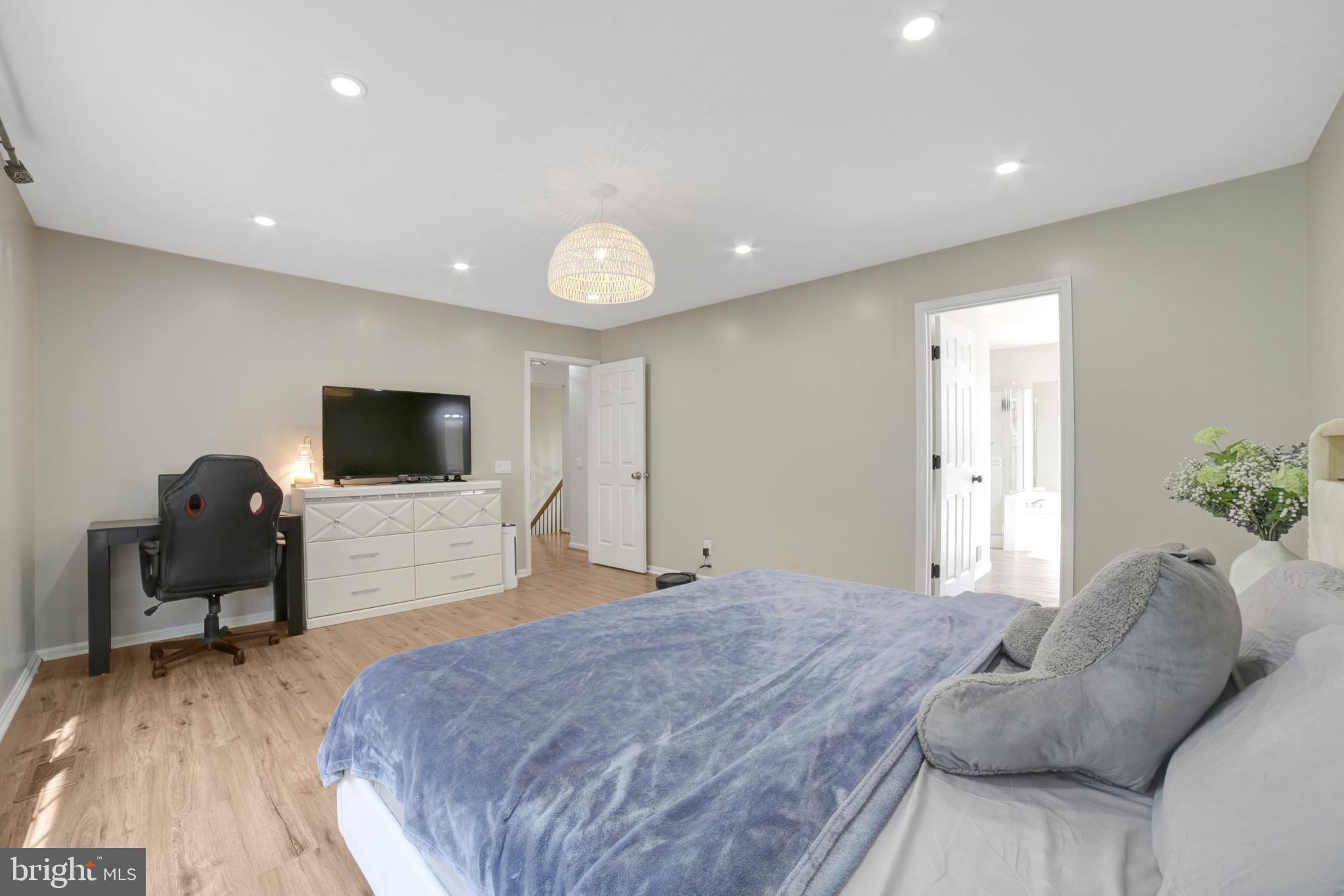 WHITE HALL FOREST - Residential