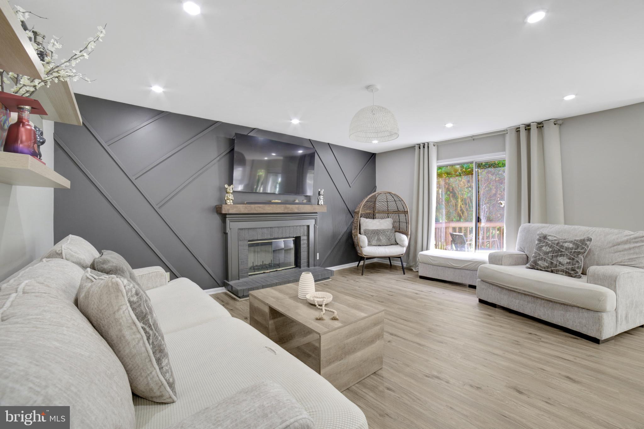 WHITE HALL FOREST - Residential