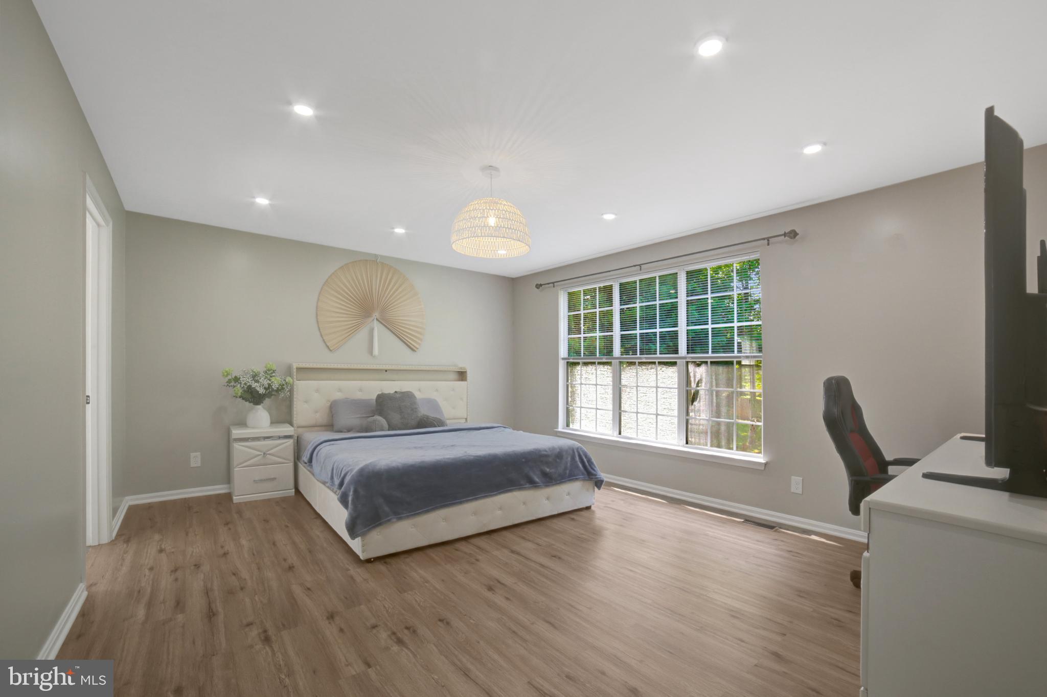 WHITE HALL FOREST - Residential