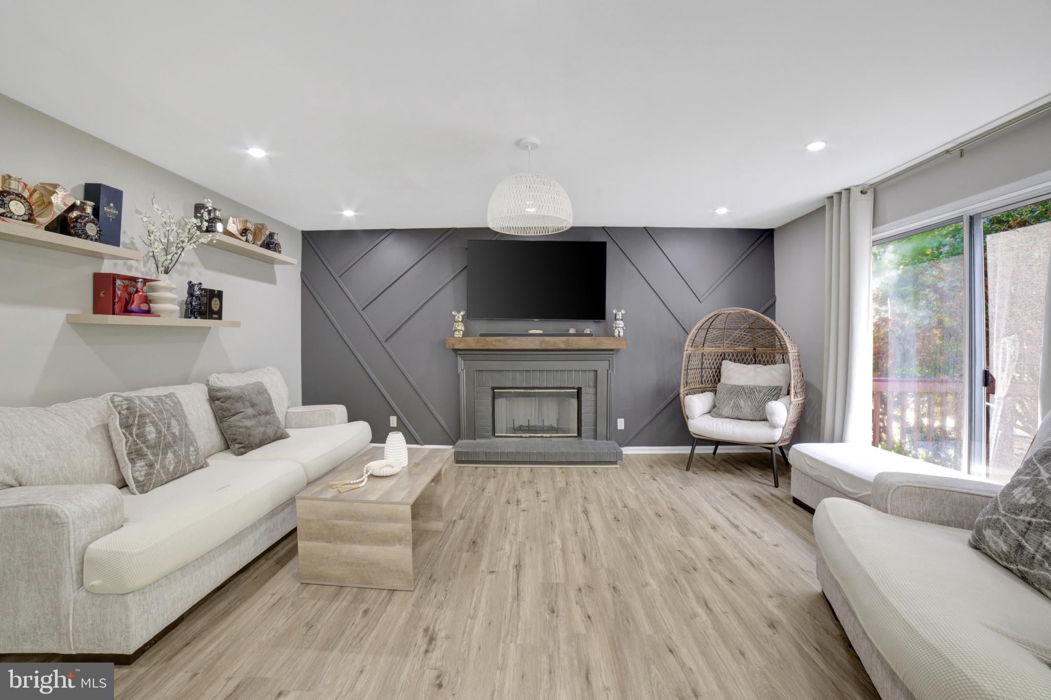 WHITE HALL FOREST - Residential