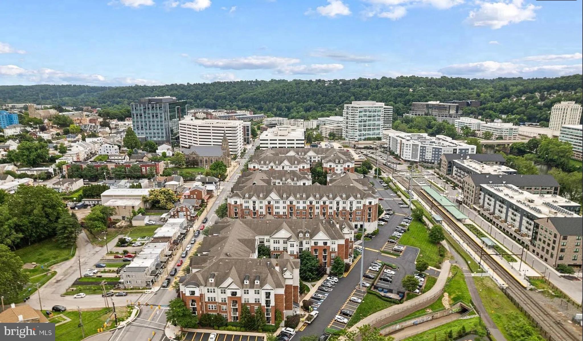 350 W ELM STREET 3213