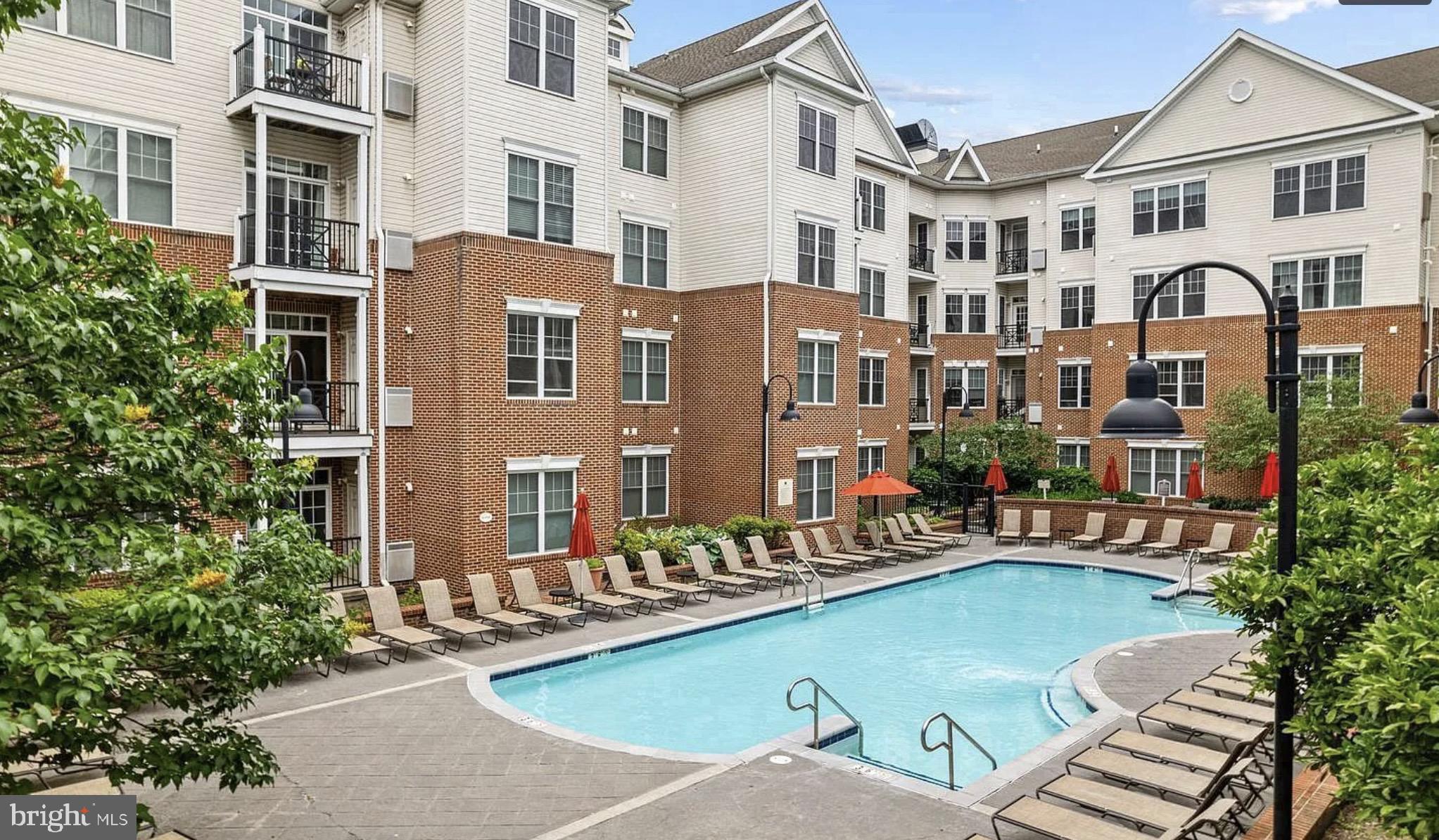 350 W ELM STREET 3213