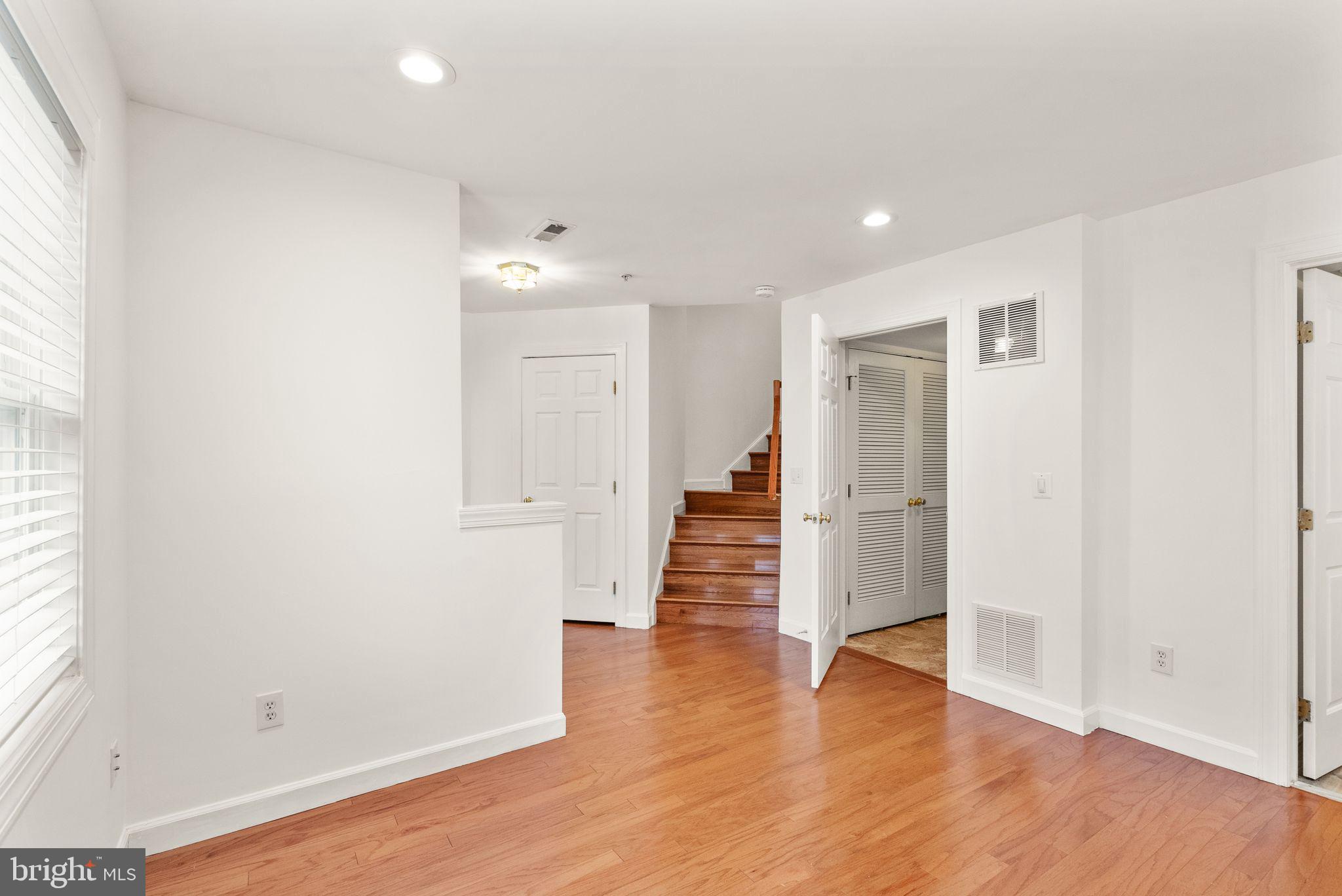 JEFFERSON PARK TOWNHOUSE - Residential