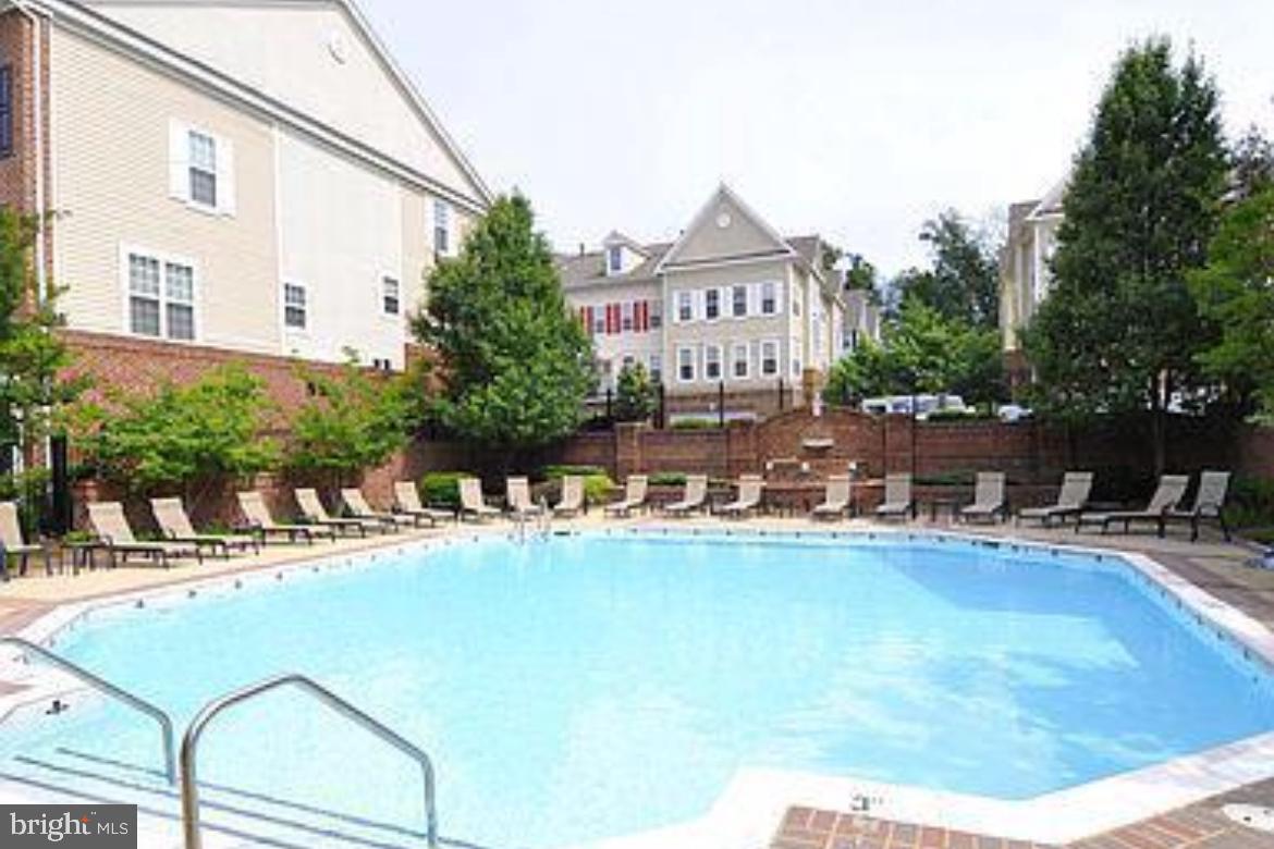 JEFFERSON PARK TOWNHOUSE - Residential