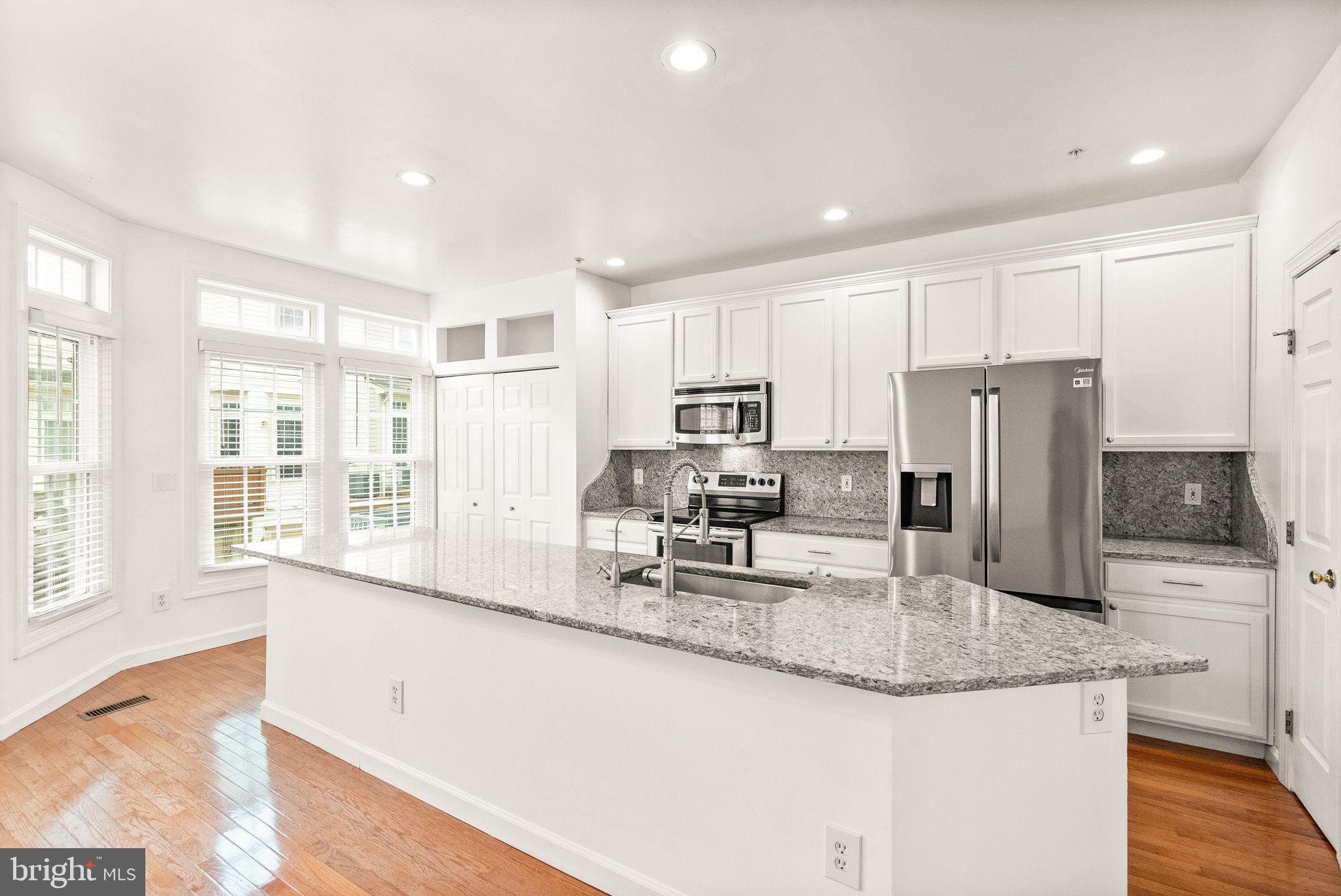 JEFFERSON PARK TOWNHOUSE - Residential