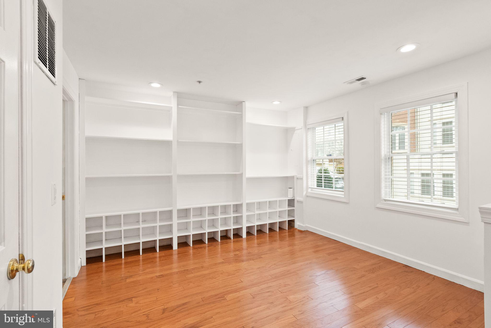 JEFFERSON PARK TOWNHOUSE - Residential