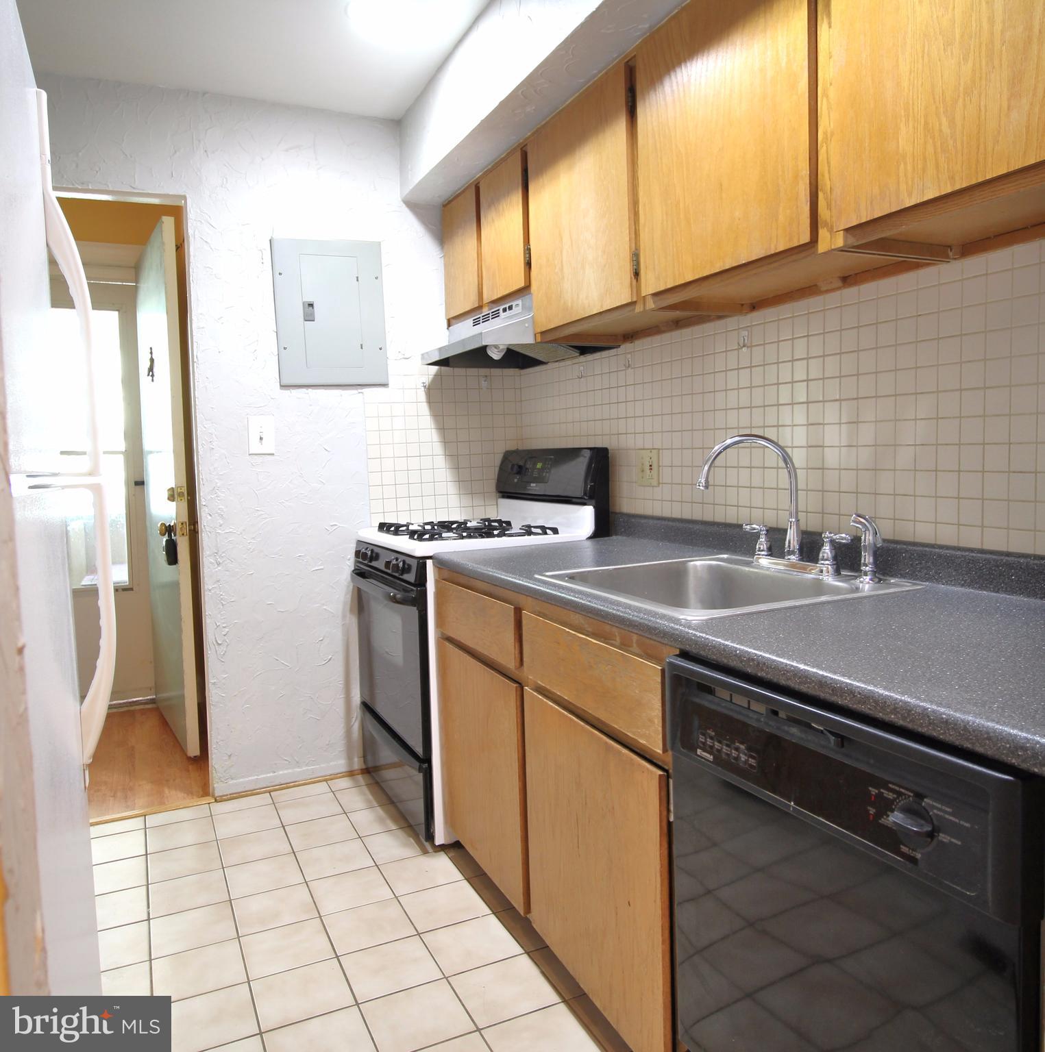 FALLS PLAZA - Residential Lease